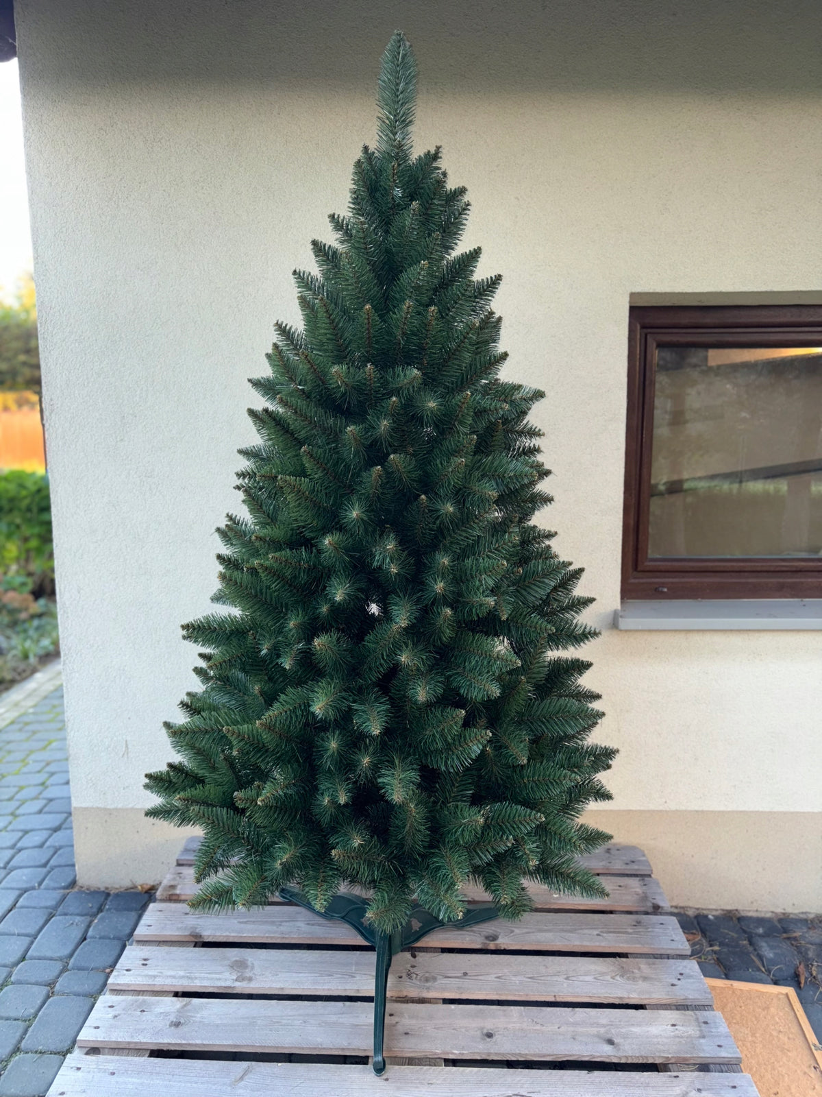 Christmas tree artificial pine green 250 cm 2.5m on a stand fir spruce