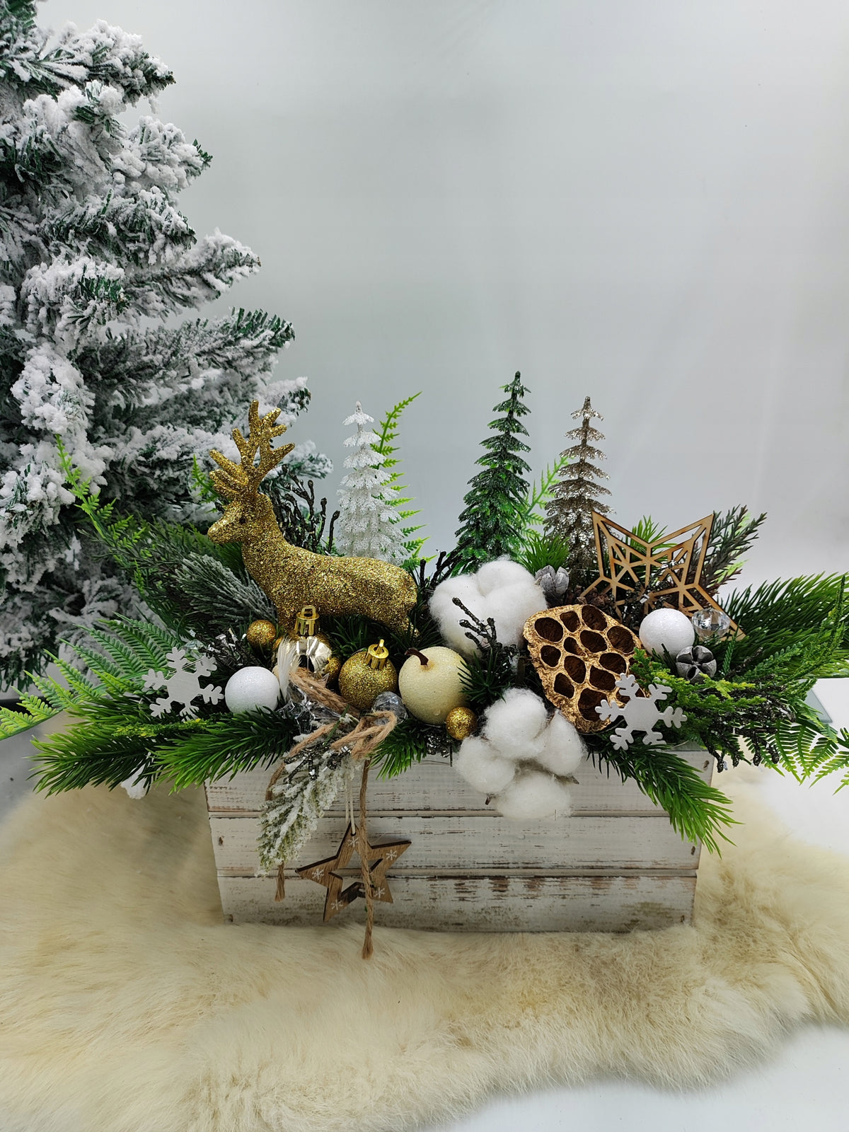 Christmas wreath in deer box illuminated