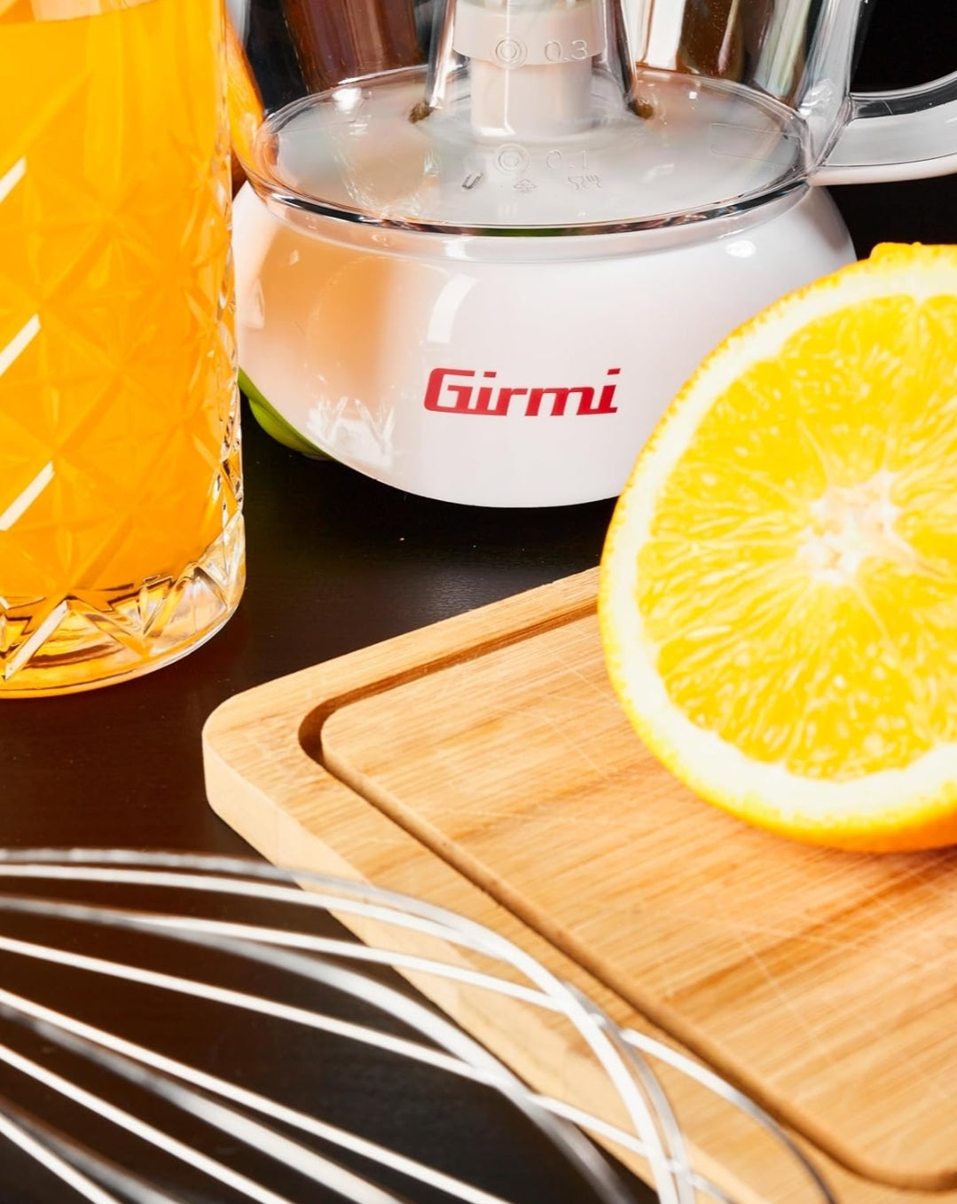 Citrus juicer Girmi SR02 25W - small, handy 230V - container 0,7l Brand Girmi