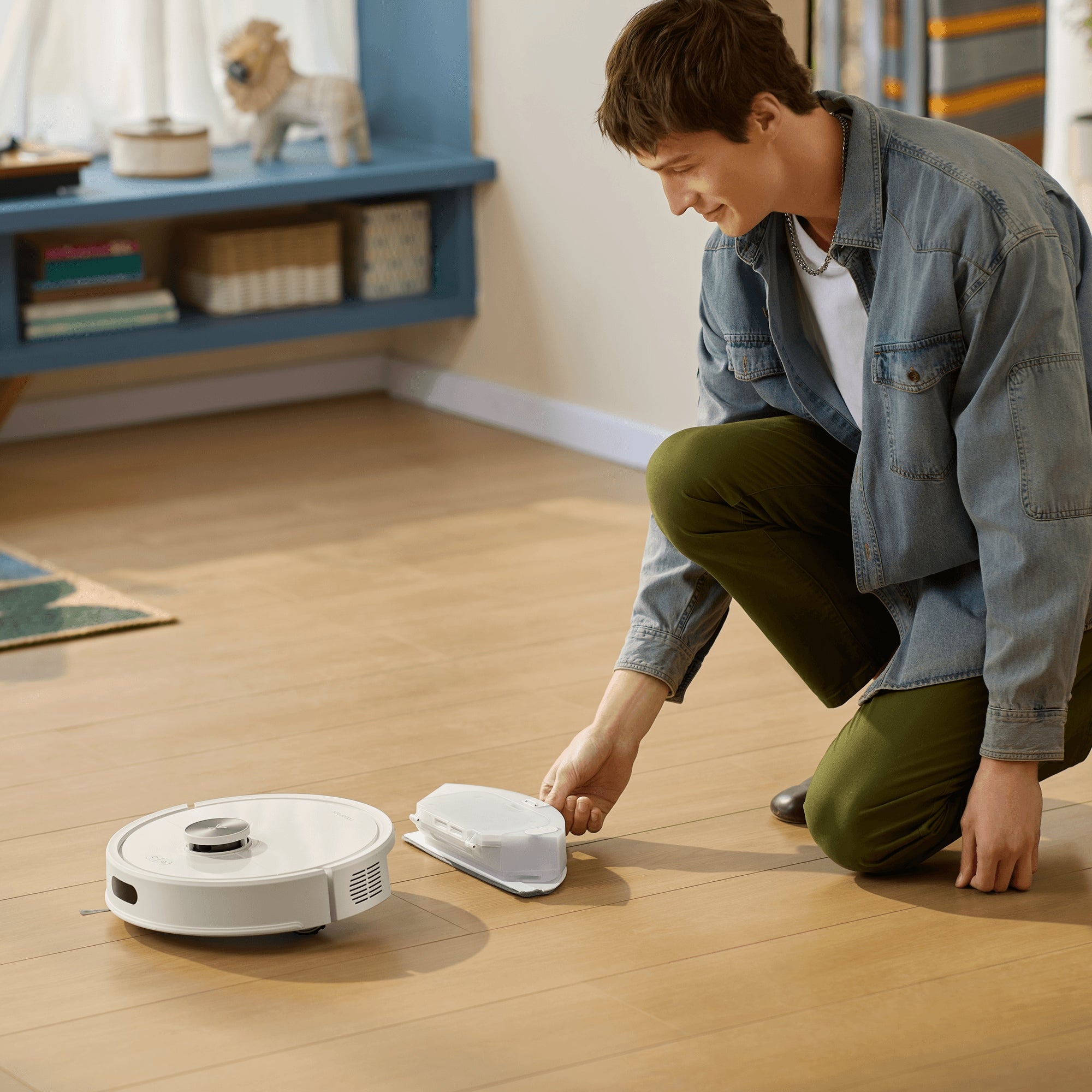 Cleaning robot Roborock Q7 TF mopping Creating a room map Dominant color white