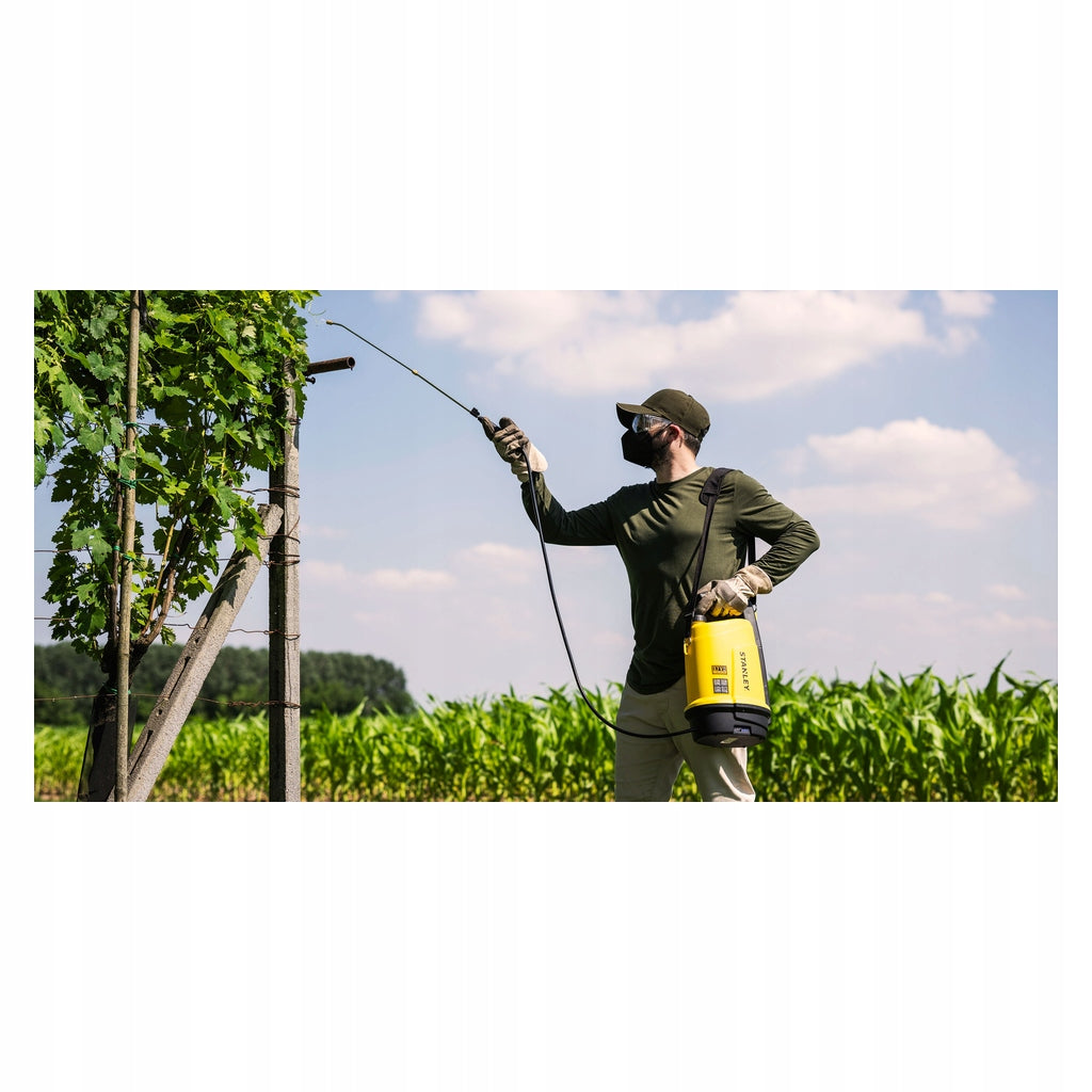 Cordless pressure sprayer with telescopic nozzle Stanley 5 l Housing material composite