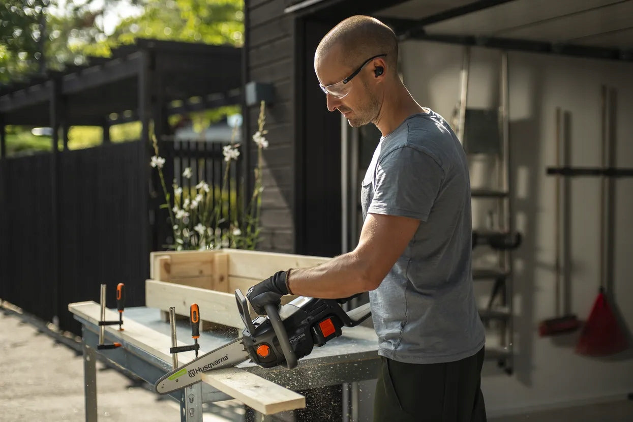 Cordless saw Husqvarna Aspire C15X-P4A + 4Ah battery + charger Guide length 30 cm