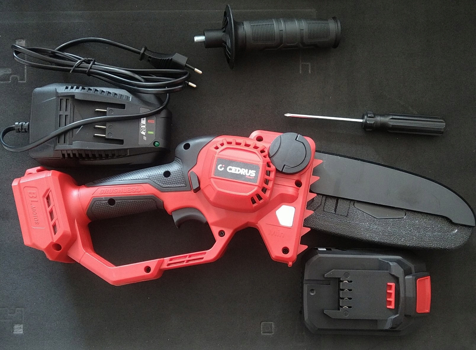 Cordless saw with battery and charger Cedrus AUTOMATIC LUBRICATION Manufacturer code CEDCHS150LI-SET