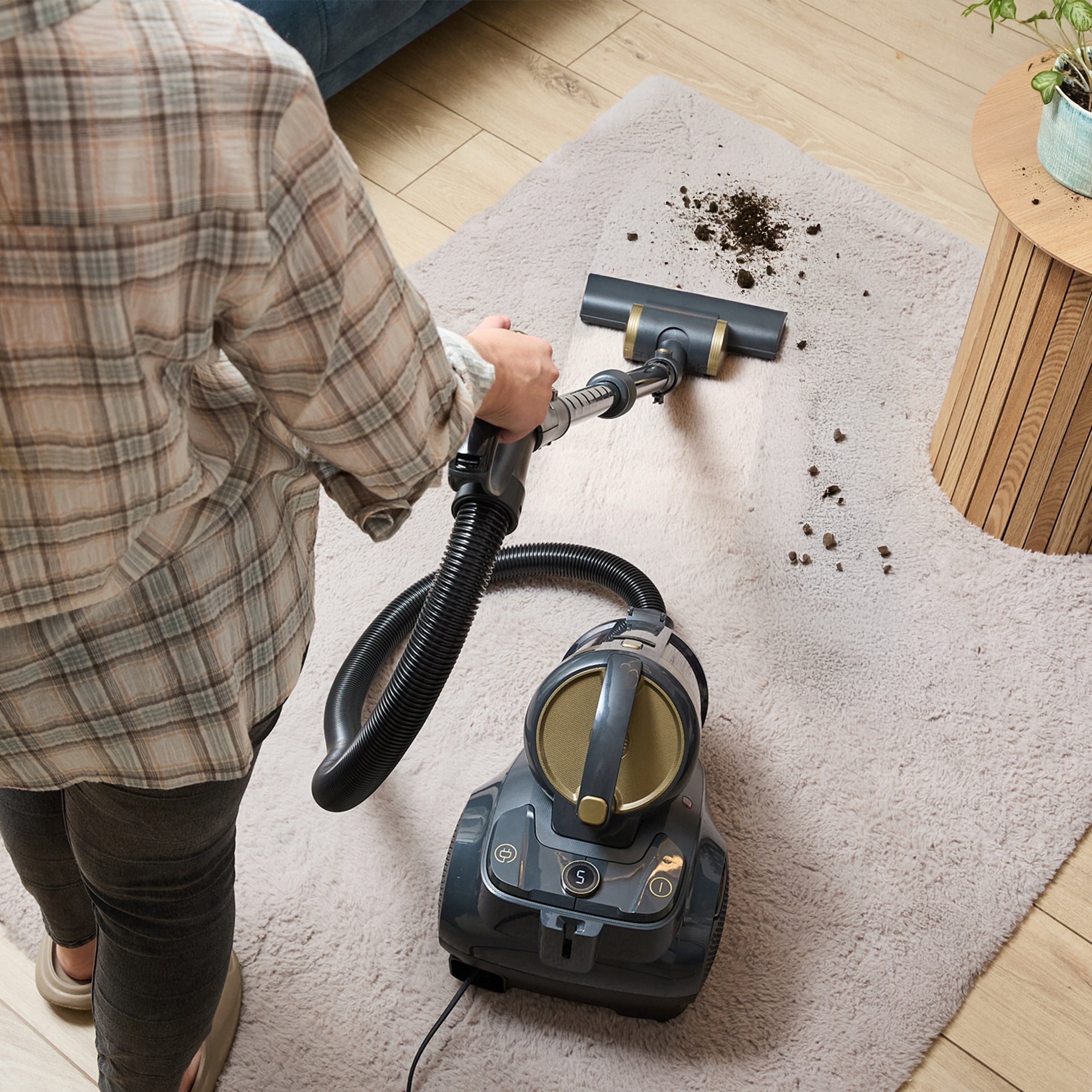 Cyclone bagless vacuum cleaner Yoer powerful 900W HEPA +Aromat 7 sockets PILOT Model ExtremeForce