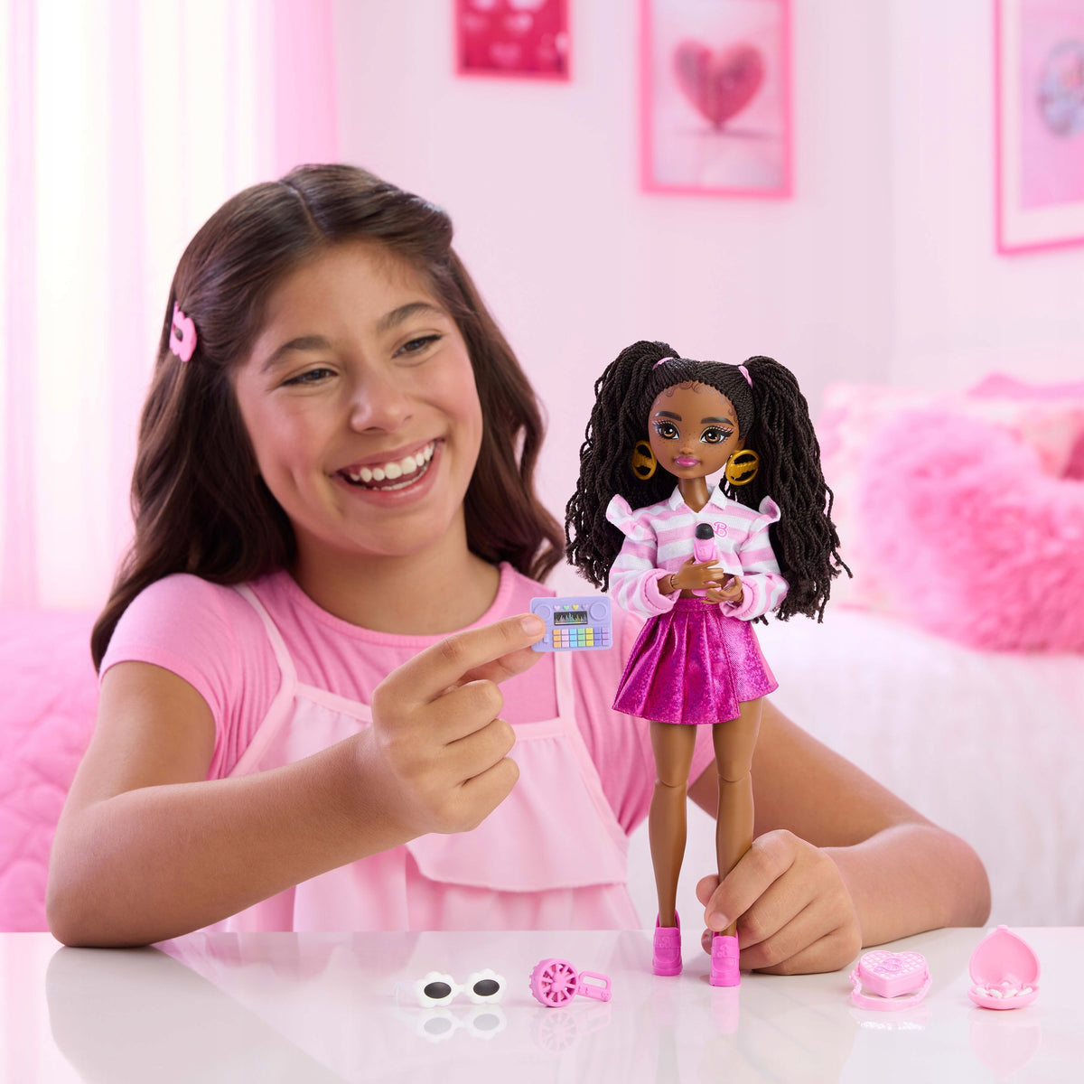 DOLL BARBIE DREAM BESTIES BROOKLYN FASHION SET + BOOMBOX BAG ACCESSORIES. Packaging status original