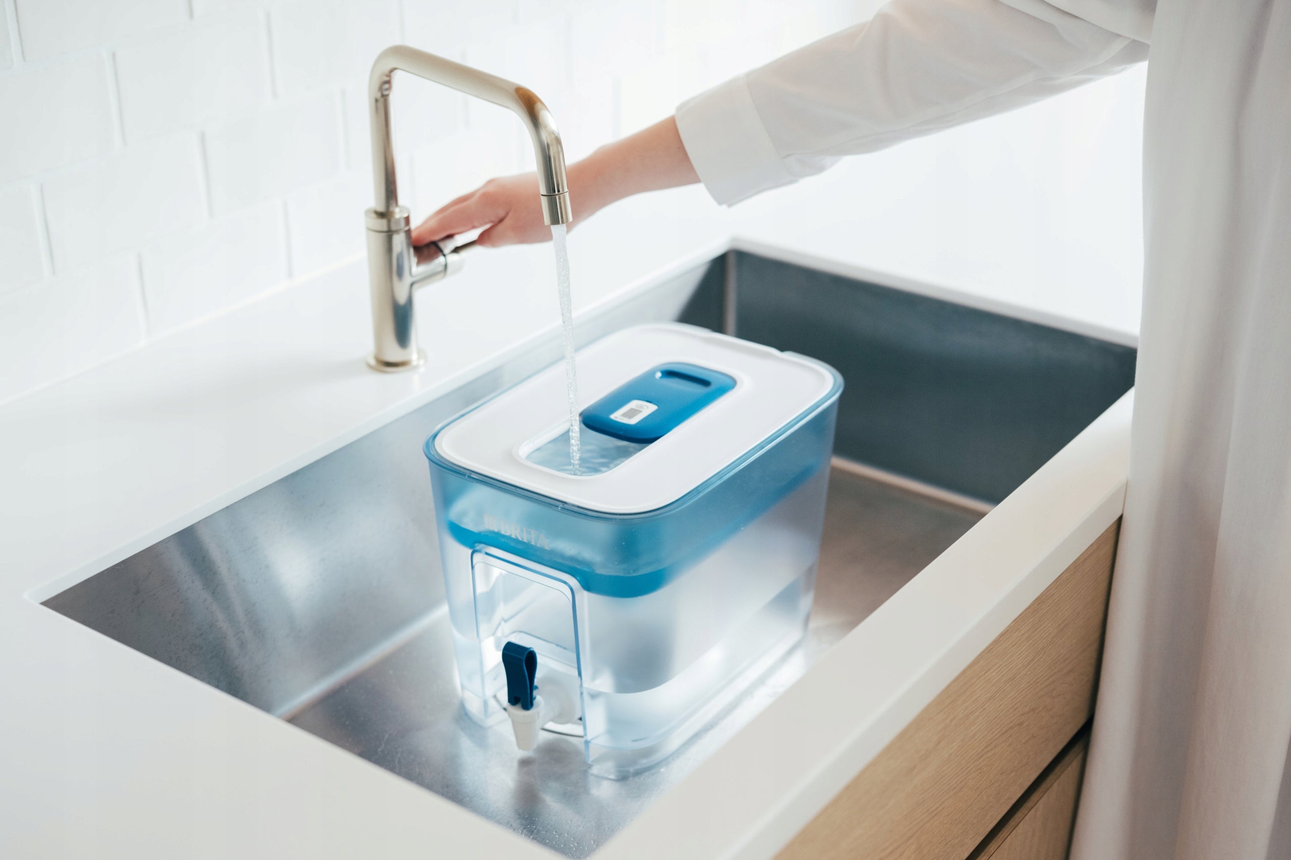 Distributor filter jug BRITA Flow 8,2l + water filter MAXTRA PRO Brand Brita