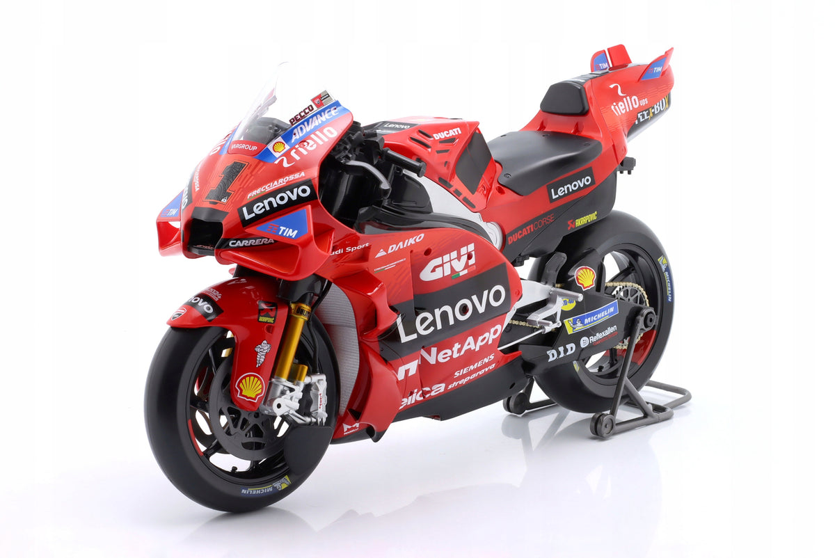 Ducati Desmosedici GP24 Lenovo #1 Francesco Bagnaia MotoGP 2024 Maisto 1:6 Scale Model