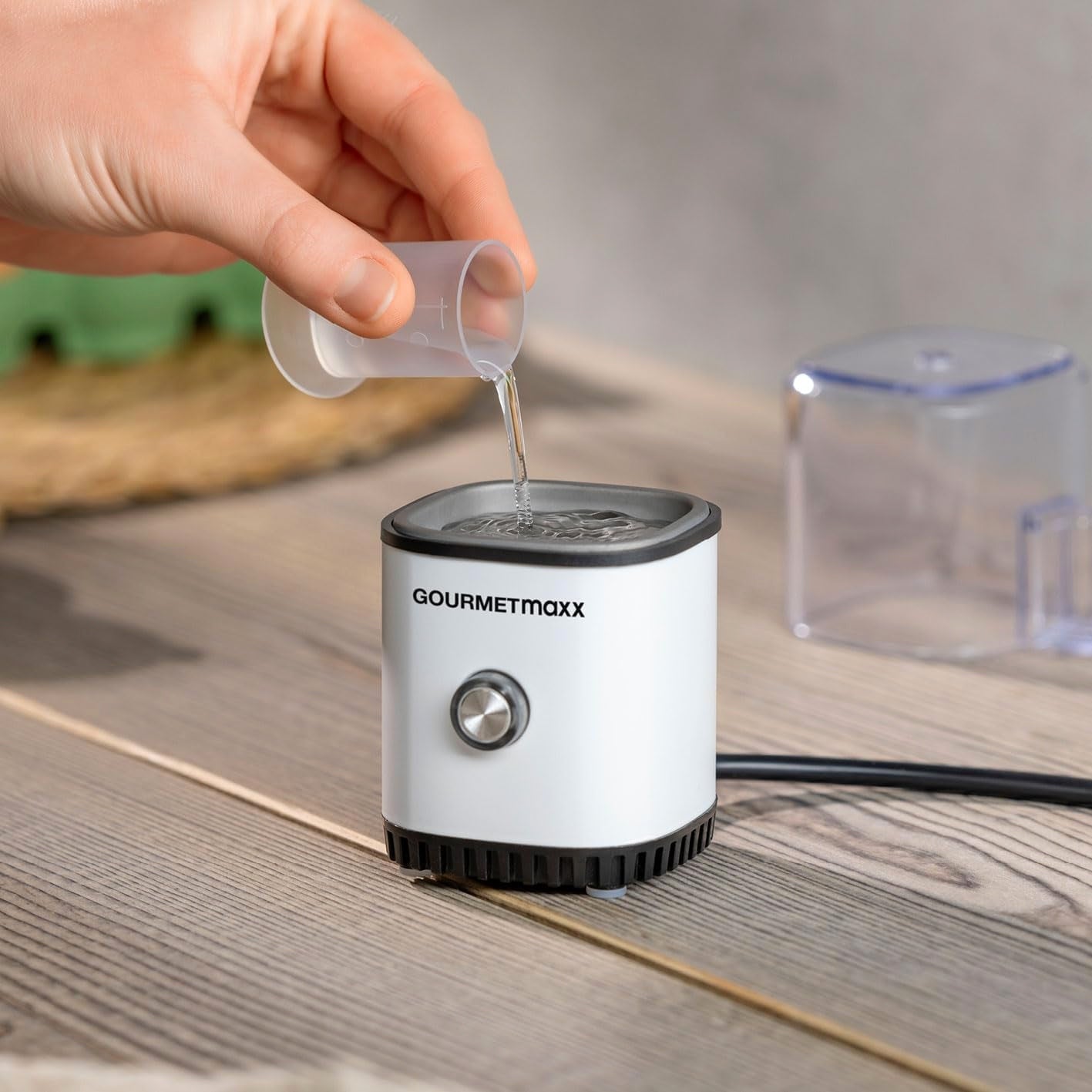EGG COOKER FOR 1 EGG WITH PUNCHER AND MEASURING CUP 3 DEGREES OF HARDNESS Dominant color white