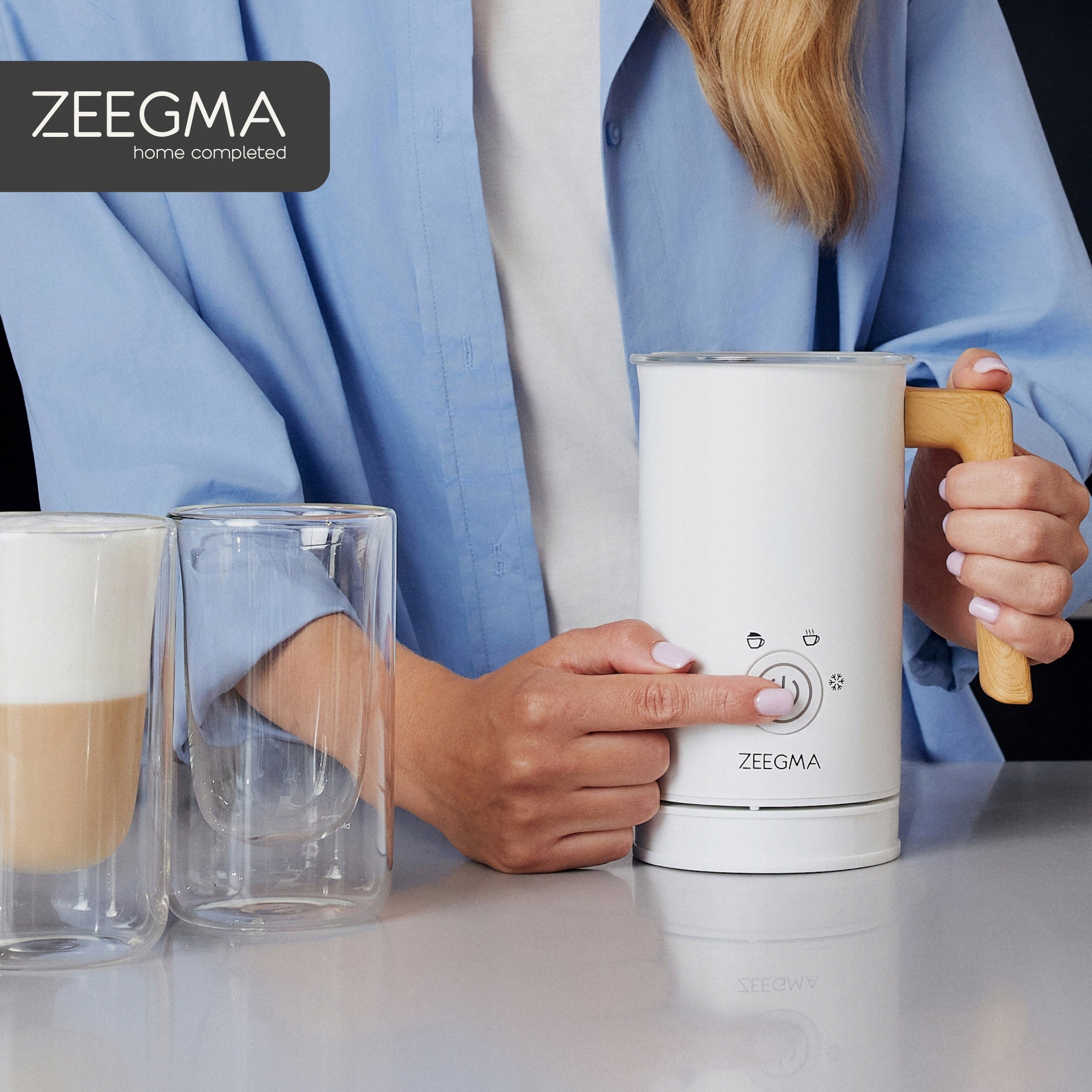 ELECTRIC FROTHER for milk COFFEE Heater LATTE WHITE 240ml Dominant color white