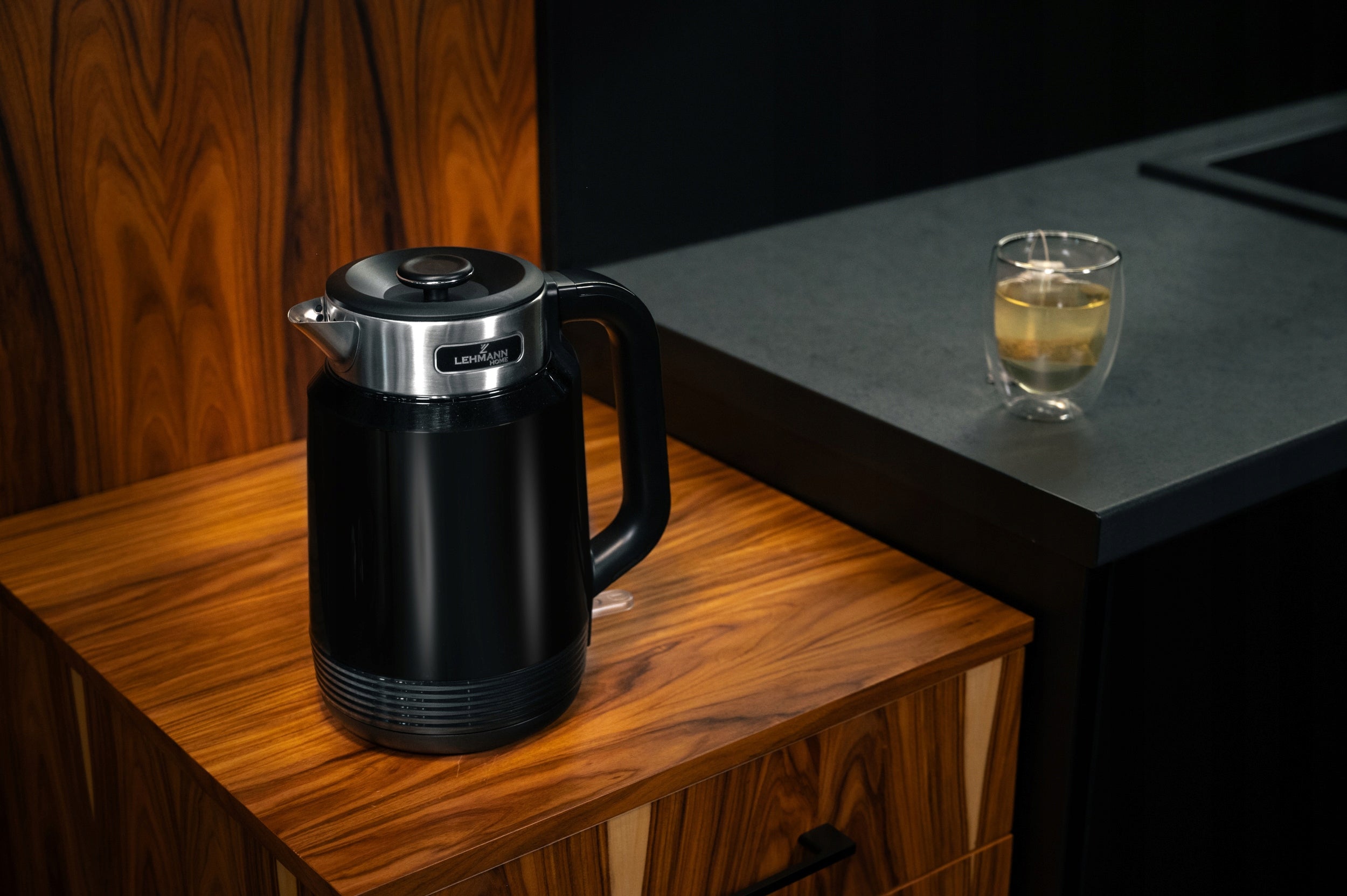ELECTRIC KETTLE WIRELESS POWER 2200W WITHOUT UNNECESSARY FRILLS 2L THERMOS Manufacturer code Czajnik elektryczny bezprzewodowy LHOEK-2220E
