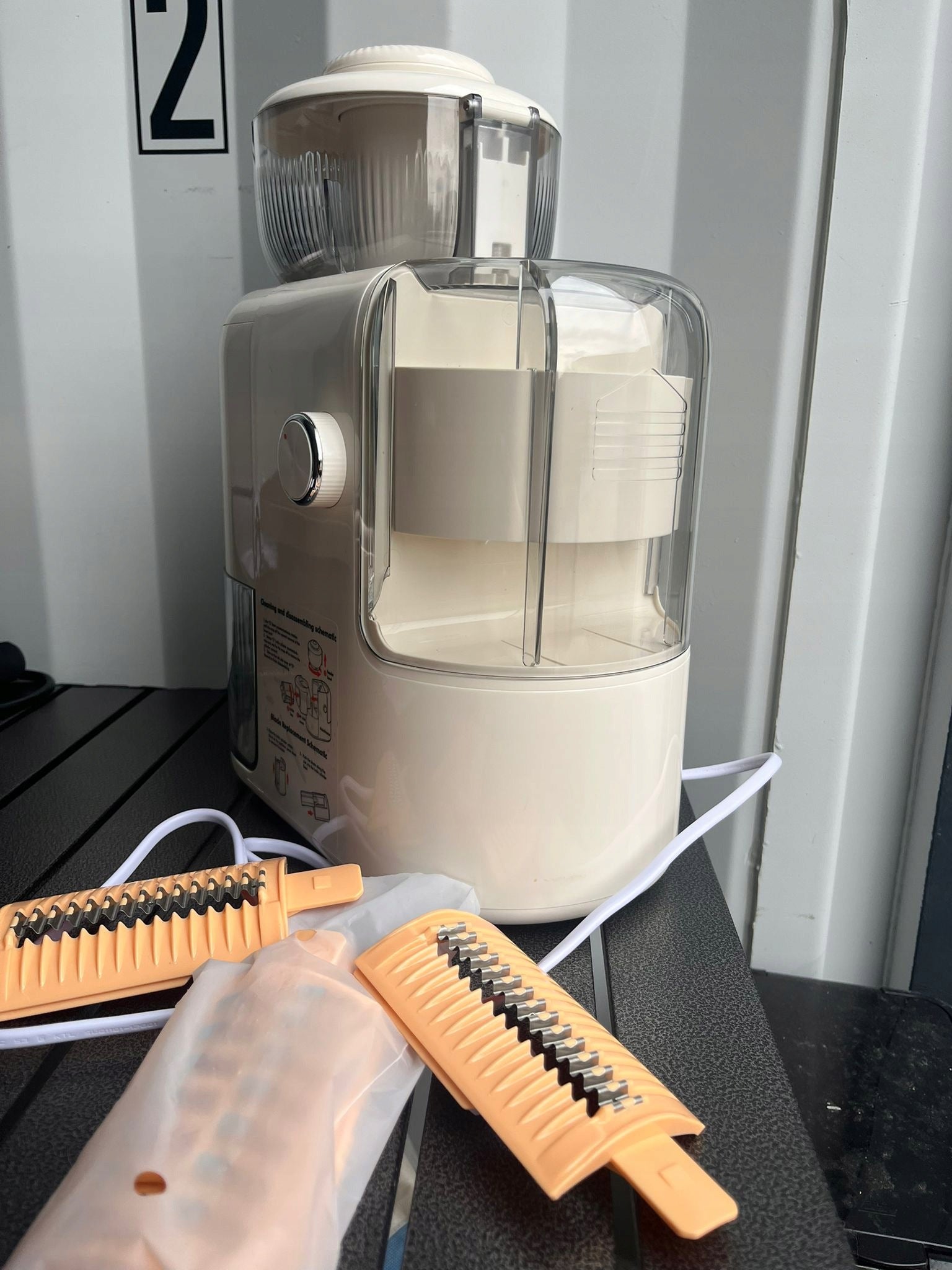 Electric Grater for Vegetables Cheese Shredder 6 Blades 1,8L4³