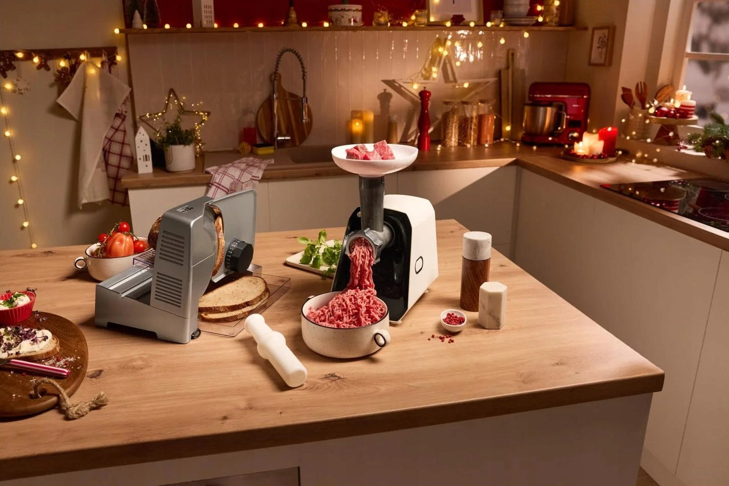 Electric Meat Grinder SilverCrest SFW 300 white 300W Model SFW 300 B1