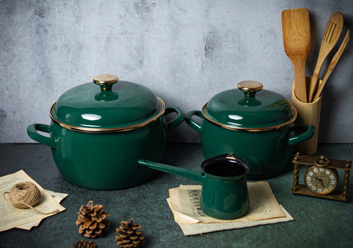 Enamel pot with lid 16 cm induction gas Metalac 2,2L green Manufacturer code MET-DG-6617