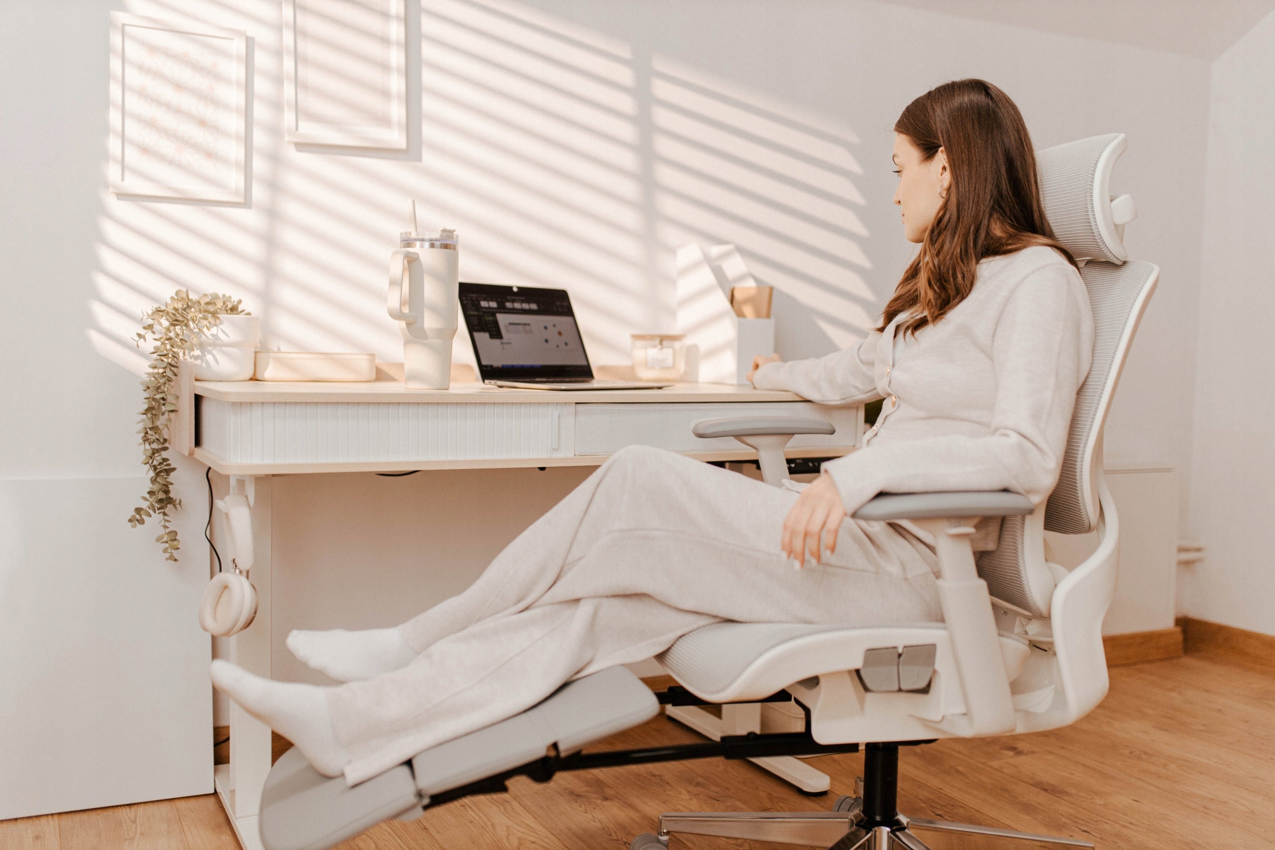 Ergonomic office chair MARK ADLER grey swivel adjustable footrest Brand Markadler