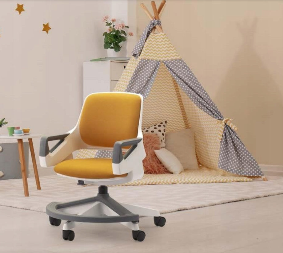 Ergonomic swivel chair for a child EAN (GTIN) 5908242403878