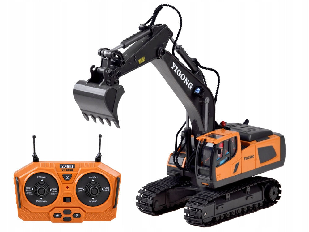 Excavator on tracks controlled by RC0599 remote control Kind driving