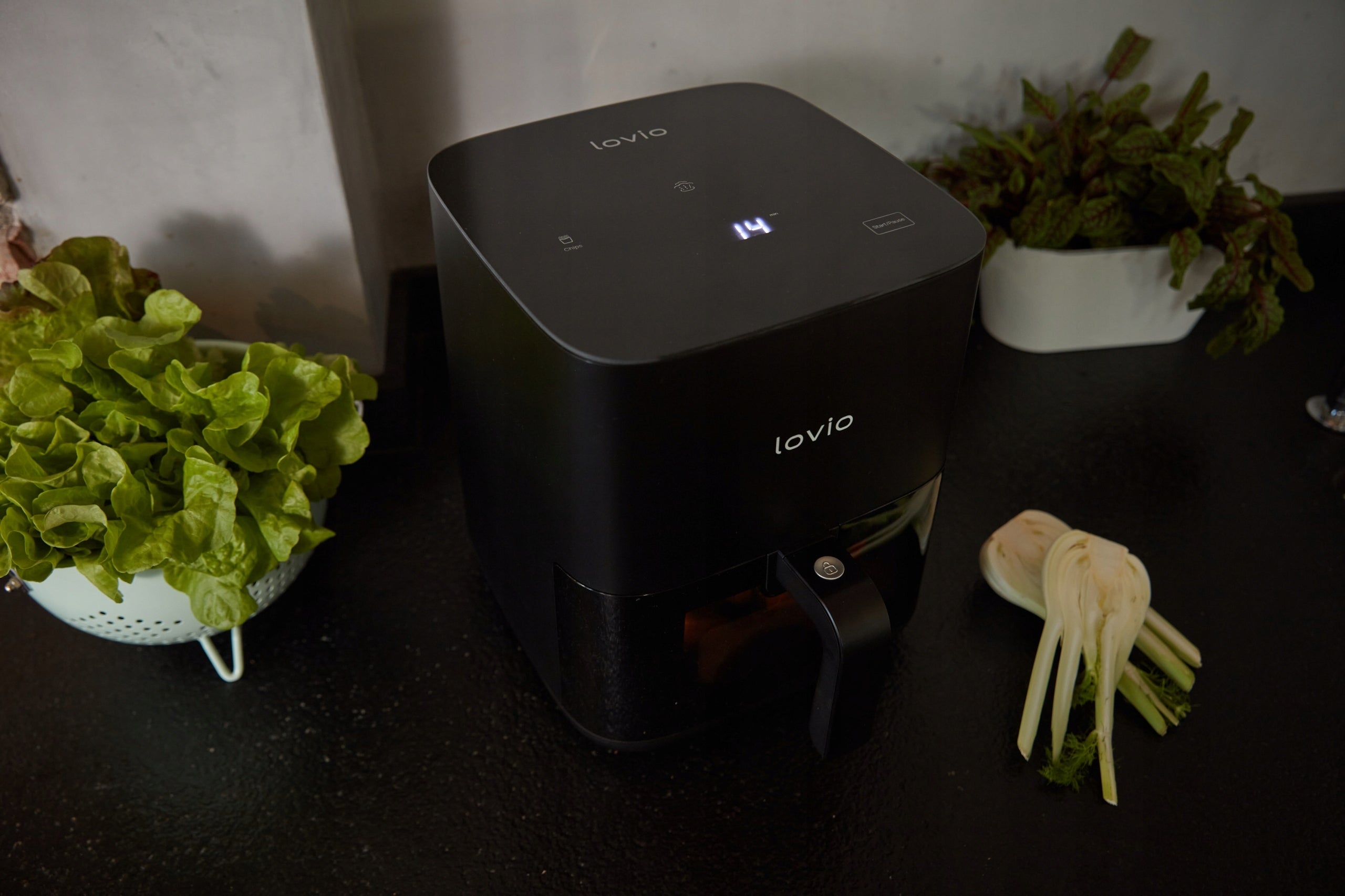 FAT-FREE AIR FRYER LOVIO 5L 1450W 8 PROGRAMS Bowl volume 5 l