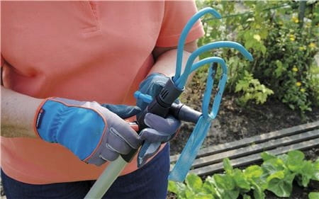 FERTILIZER SEEDER 3L-CS 00420-20 GARDENA Brand Gardena