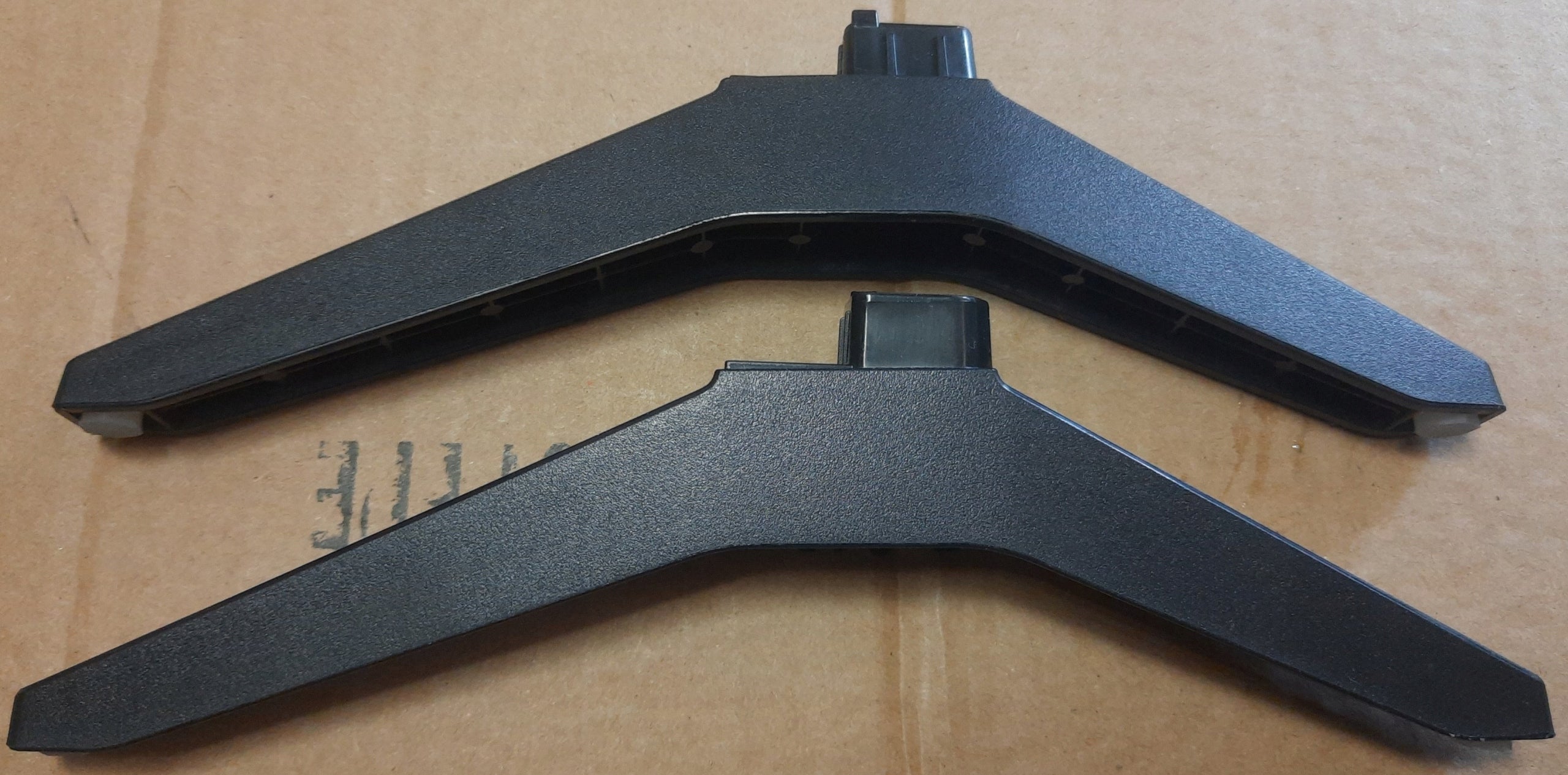 Feet/legs LG 43" LG 43UJ63 43UJ630V 43LJ59 mam645839 (S43)