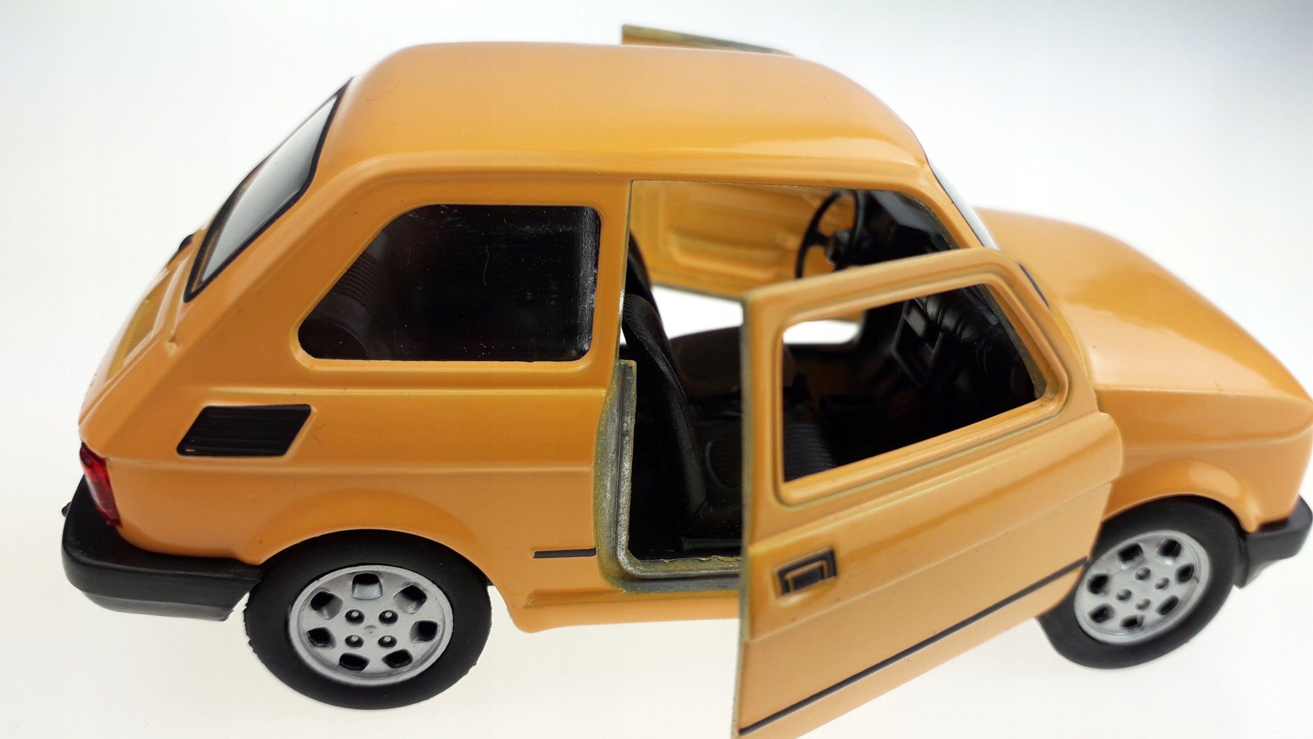 Fiat 126 Toddler Yellow Metal Model WELLY 1:34 Manufacturer code 000000713