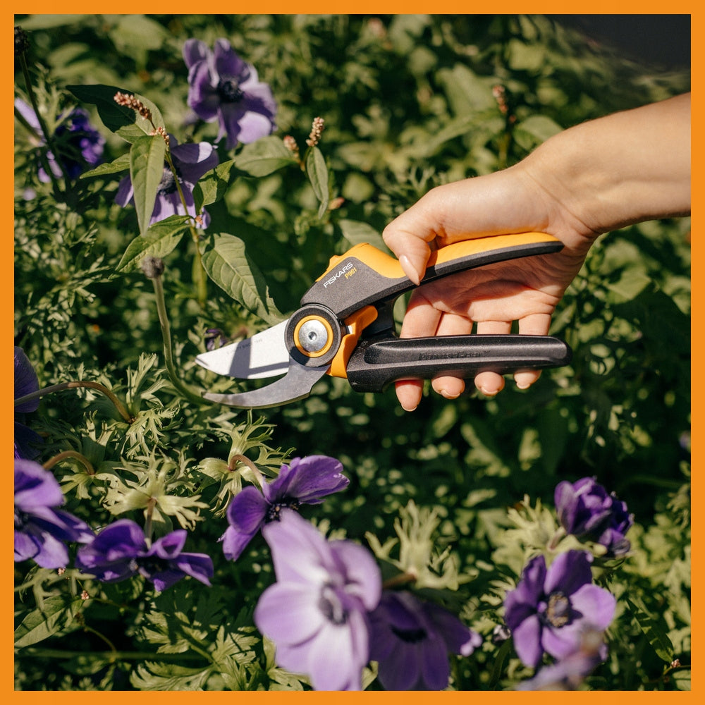 GARDEN PRUNING SHEAR MANUAL FOR SHRUB FLOWER BRANCHES FISKARS L P961 Power supply handheld
