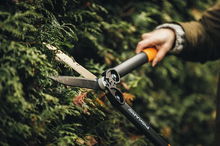 GARDEN SHRUB HEDGE TRIMMERS FISKARS POWERGEAR HS72 MANUAL LIGHT Product weight with unit packaging 0.7 kg