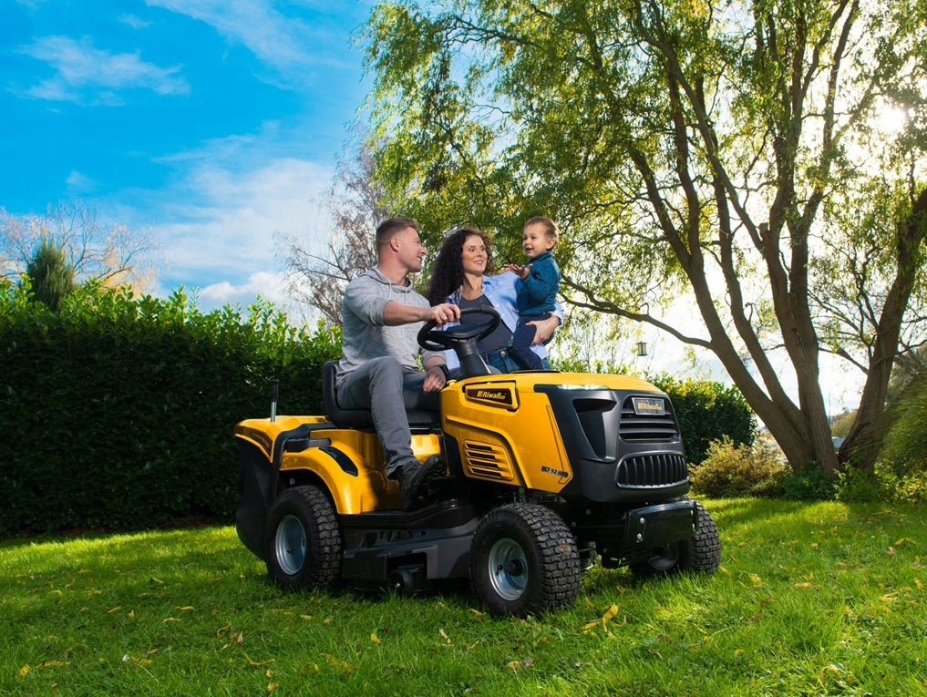 GARDEN Tractor Diesel Mower Riwall RLT92HRD GRASS HYDROS TRACTOR Basket capacity 245 l