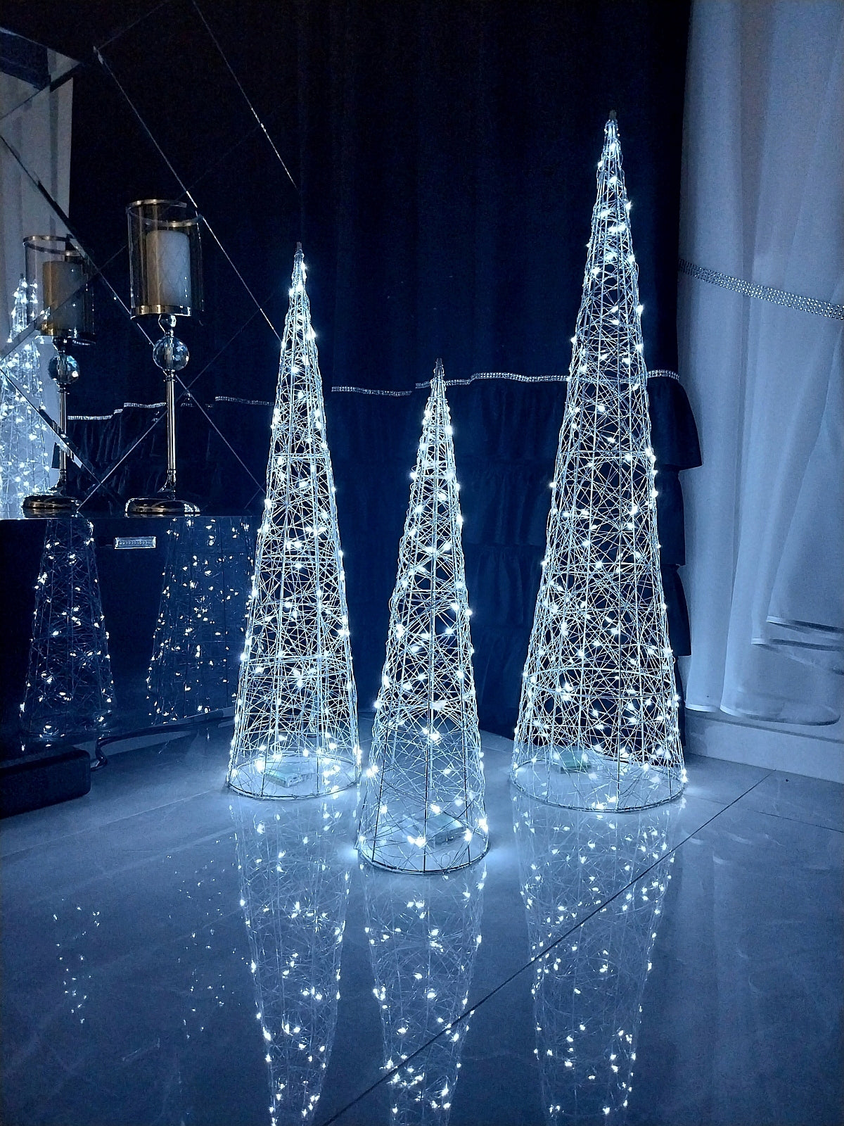 GLOWING CHRISTMAS TREES LED CHRISTMAS DECORATION FIGURINES 3pcs 100/80/60cm Brand no brand