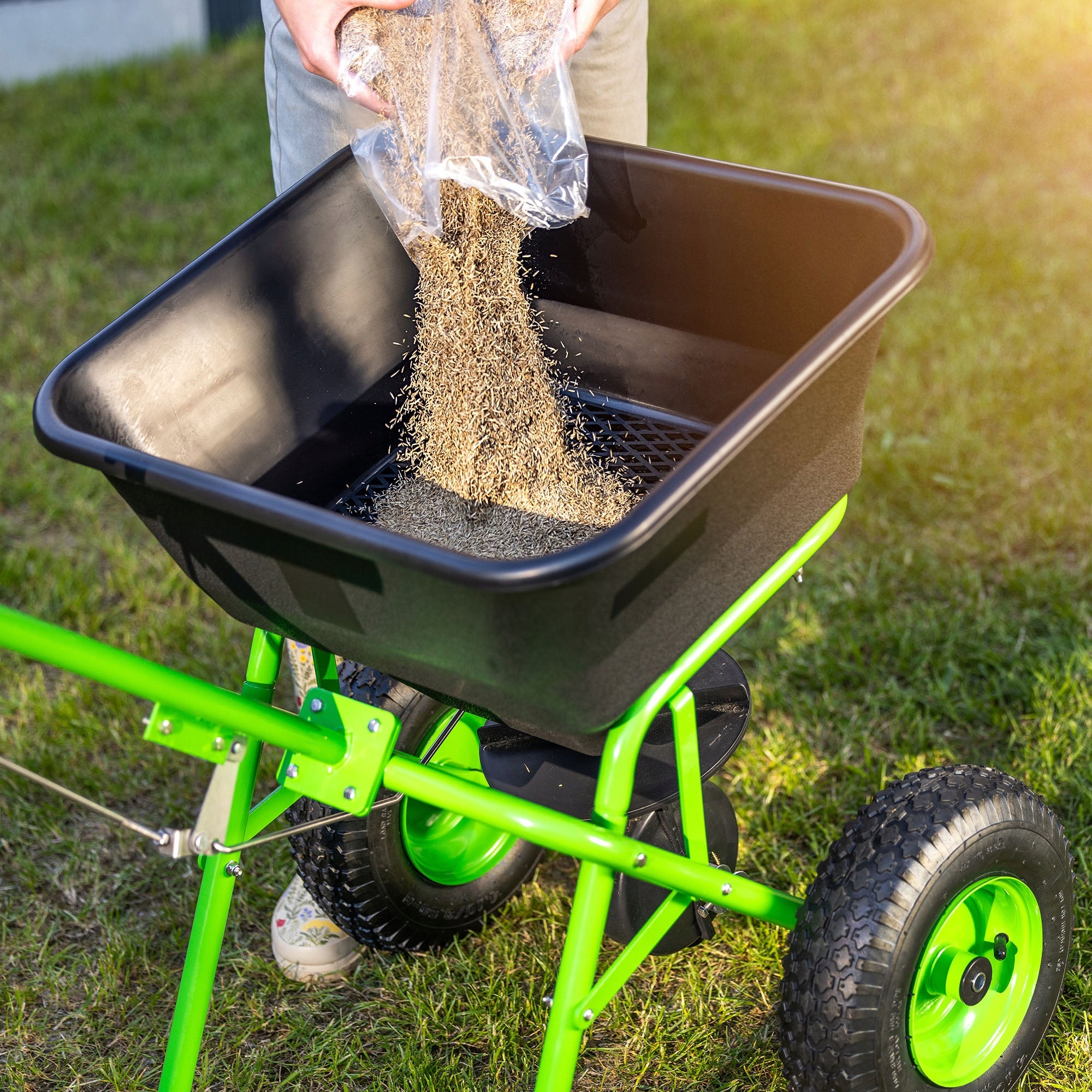 GRASS SEEDER 45L MANUAL SAND SALT SEED FERTILIZER SPREADER ON WHEELS Series piasku uniwersalny ogrodowy regulacja