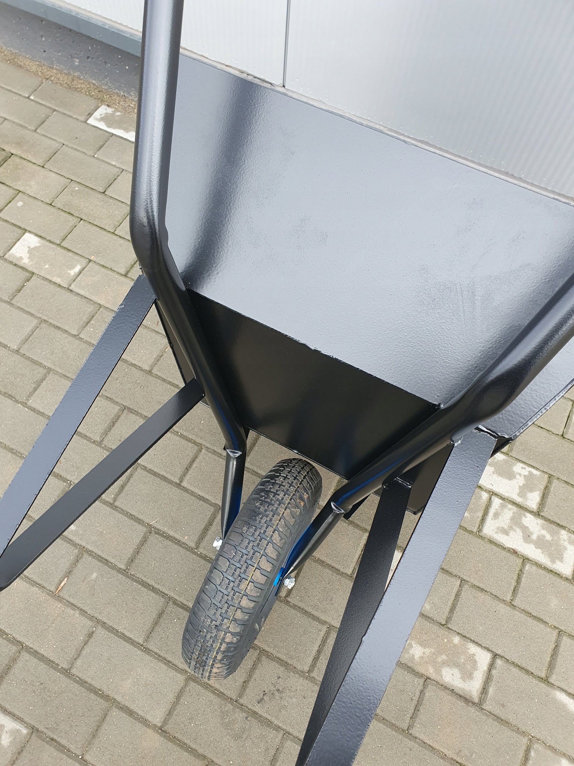 Garden construction wheelbarrow welded STRONG Welder-Met Capacity 85 l