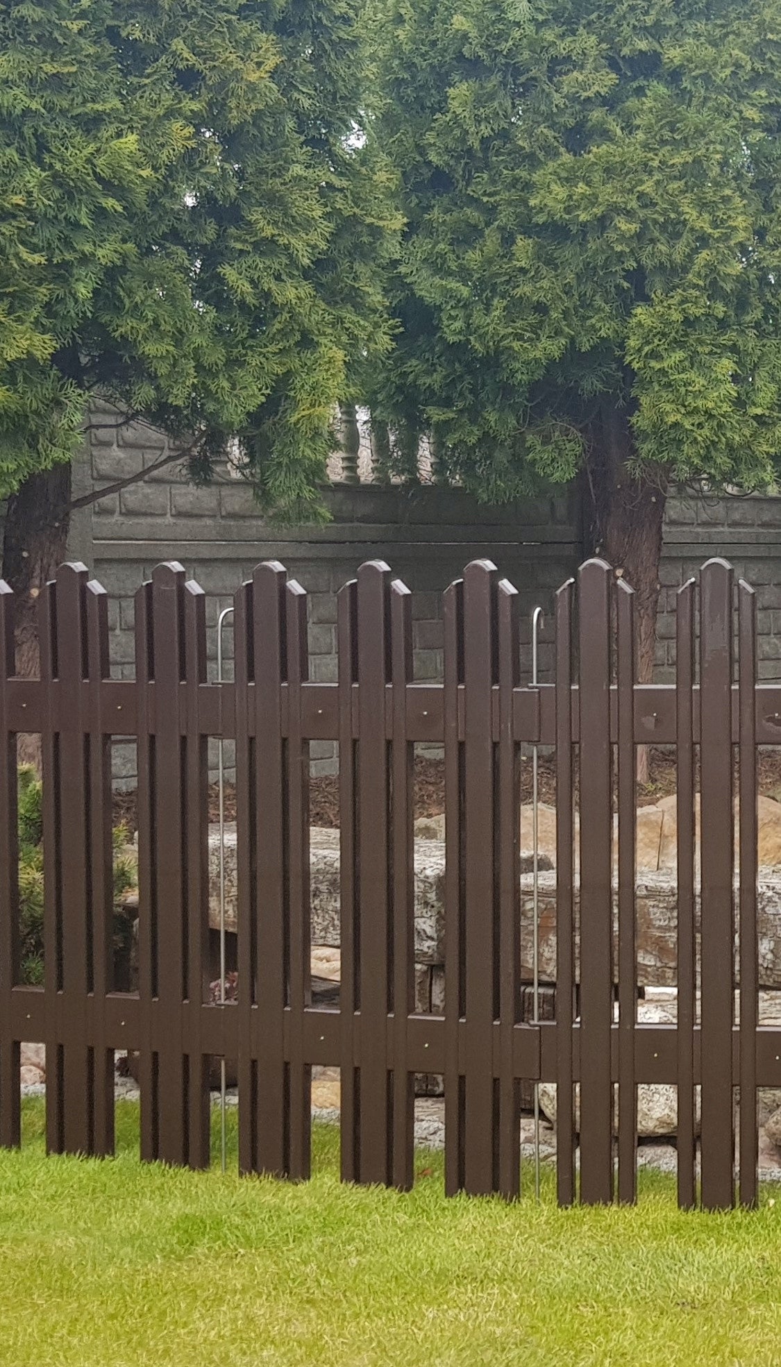 Garden fence MEGA palisade high 81cm brown- 1pc span
