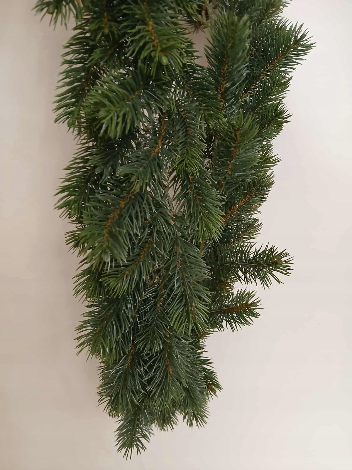 Garland Spruce Artificial 190 cm – natural charm of Christmas decorations Manufacturer code CH065