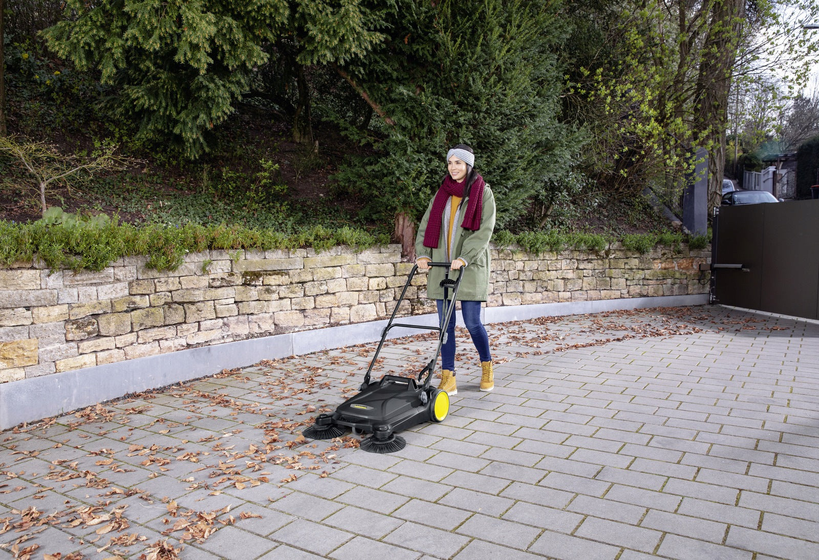 HAND SWEEPER KARCHER S4 TWIN GO FURTHER 68CM BLACK LIMITED GRIPPER Power supply handheld