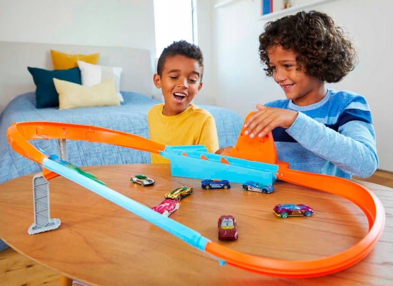 HOT WHEELS COMPETITION CHAMPIONS CAR TRACK RACING SET CAR Manufacturer code GJM75