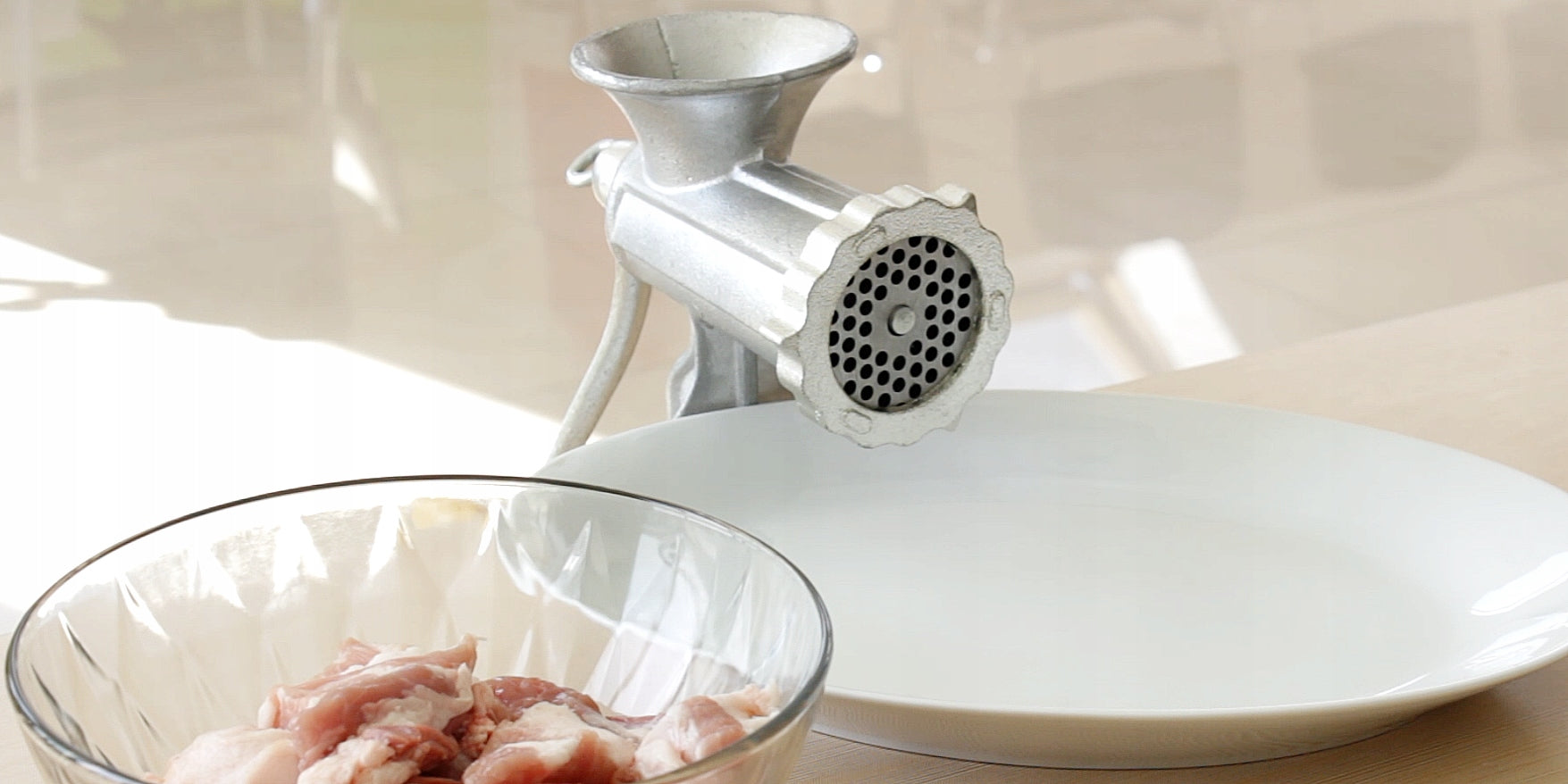 Handheld meat grinder Robust and reliable ideal for grinding meat Manufacturer code 4670