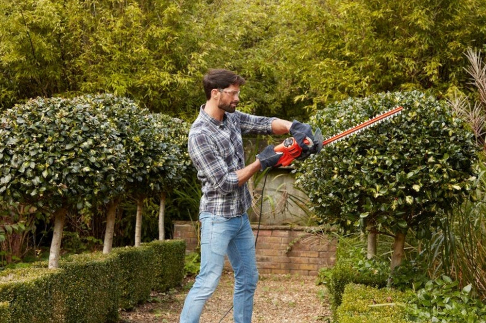 Hedge Trimmer 450W 50cm Black Decker BEHT251 Batteries included no