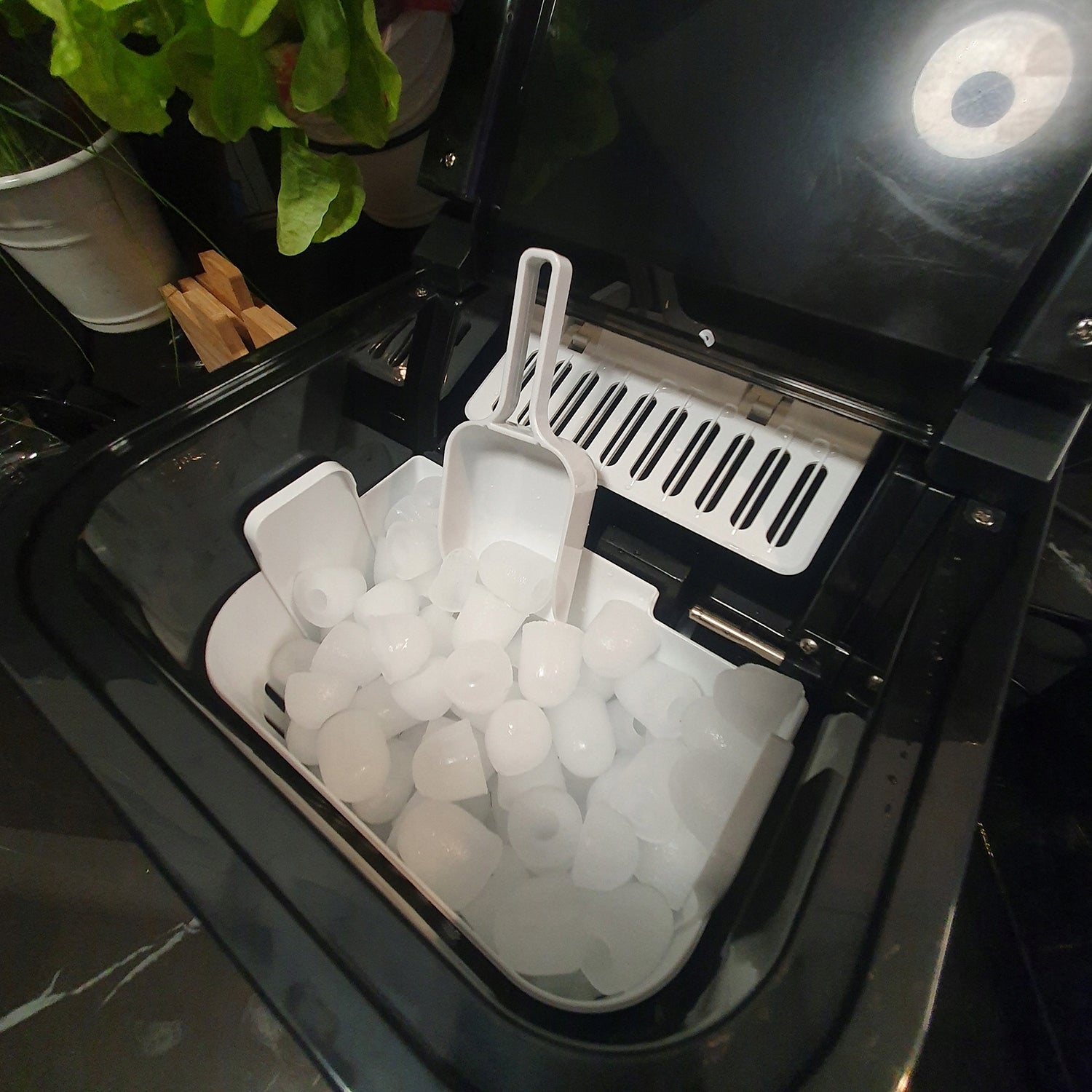 Ice Maker Household Machine 12kg Cubes 24h Express Ice Distributor Manufacturer code K5536