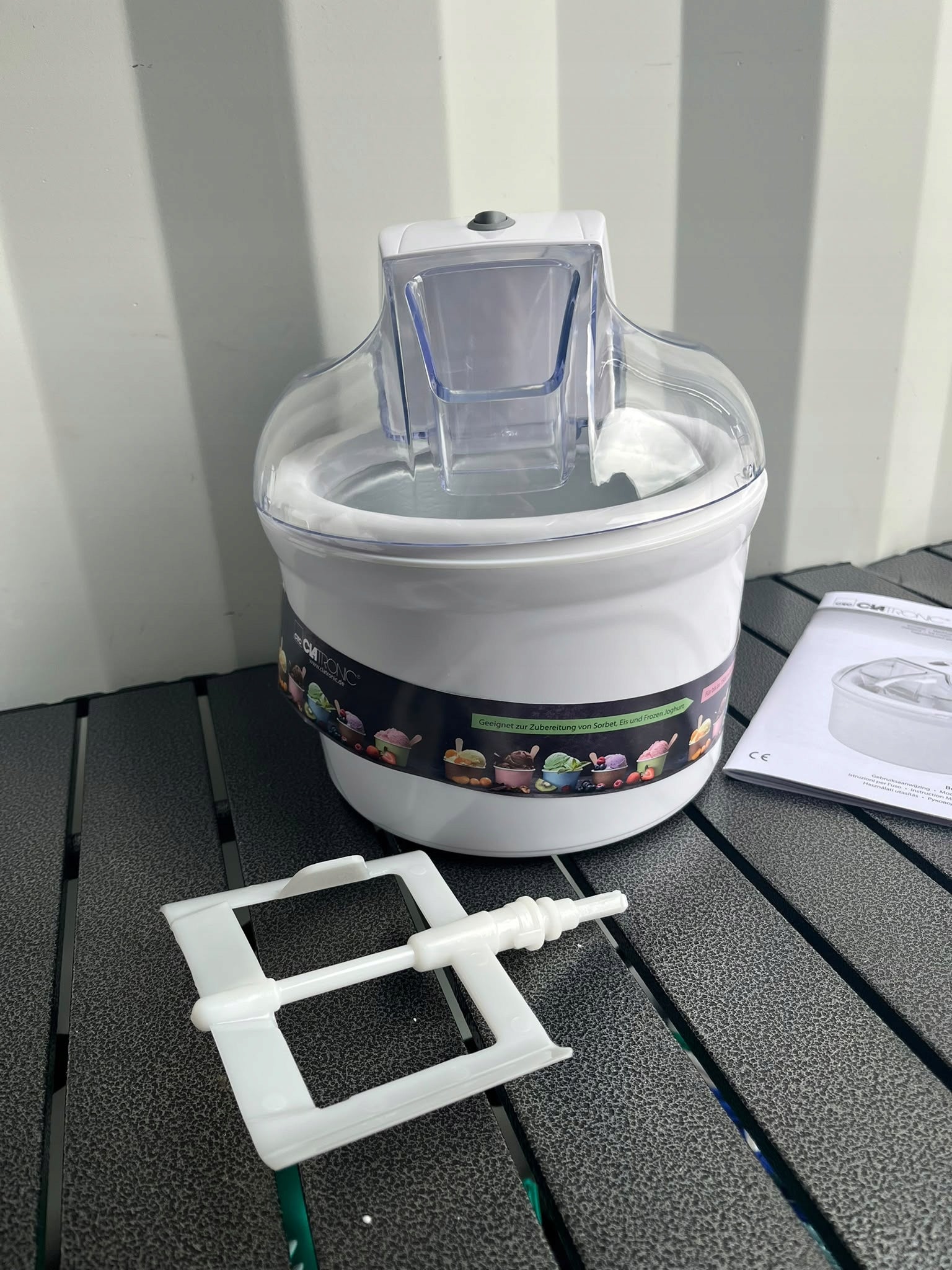 Ice cream making machine Clatronic ICM 3764 263956 white 12 W