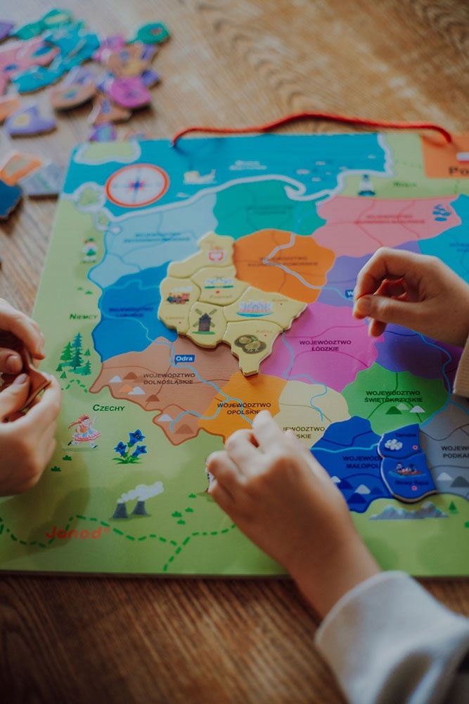 Janod Magnetic Puzzle Map Polish 69 magnets 7+ Manufacturer code J05562