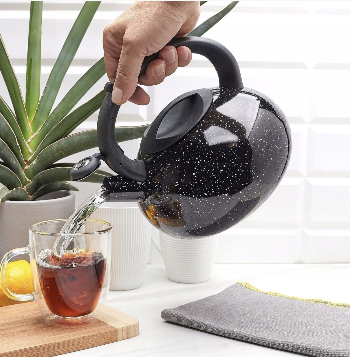 KETTLE WITH WHISTLE TRADITIONAL INDUCTION GAS STAINLESS STEEL LARGE 3l Manufacturer code HF-7870