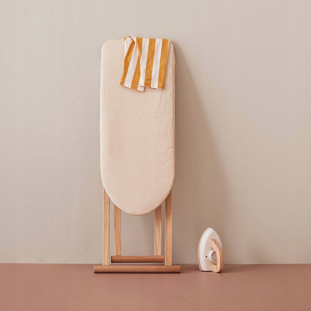 KID'S CONCEPT Wooden Ironing Kit with Iron Packaging status original