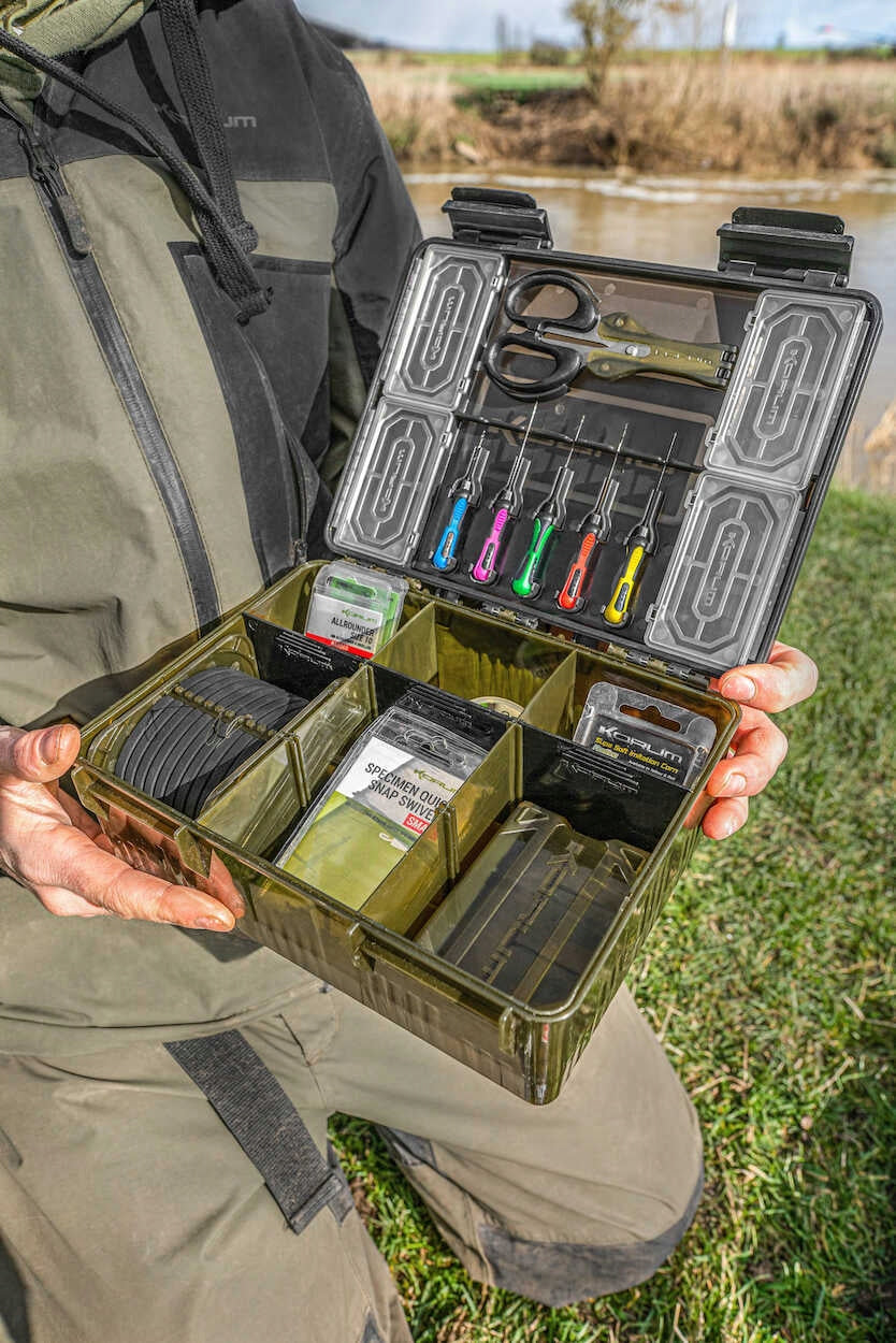 KORUM TACKLE BLOX ACCESSORY BOX - FULLY LOADED + NEEDLES + SCISSORS Model Tackle Blox