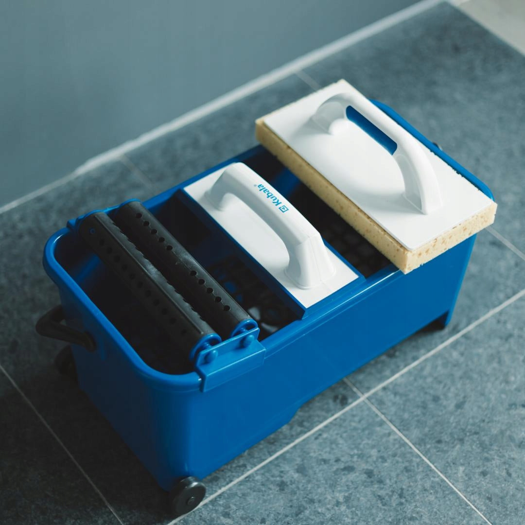 KUBALA GLAZING BUCKET FOR GROUTING WITH ROLLERS GRILLE TROWEL SET OF 7 el. Manufacturer code Zestaw wiadro rolki kółka kratka paca gąbka