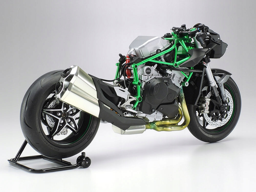 Kawasaki Ninja H2 Carbon model 14136 Tamiya Manufacturer code 14136