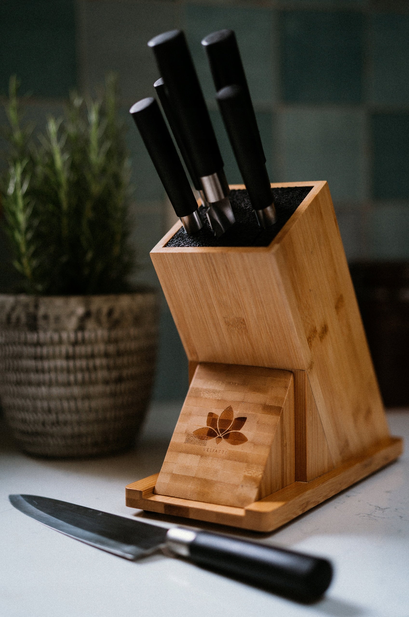 Knife rack Kitchen block universal bamboo with sharpener Veliatte Packaging status original