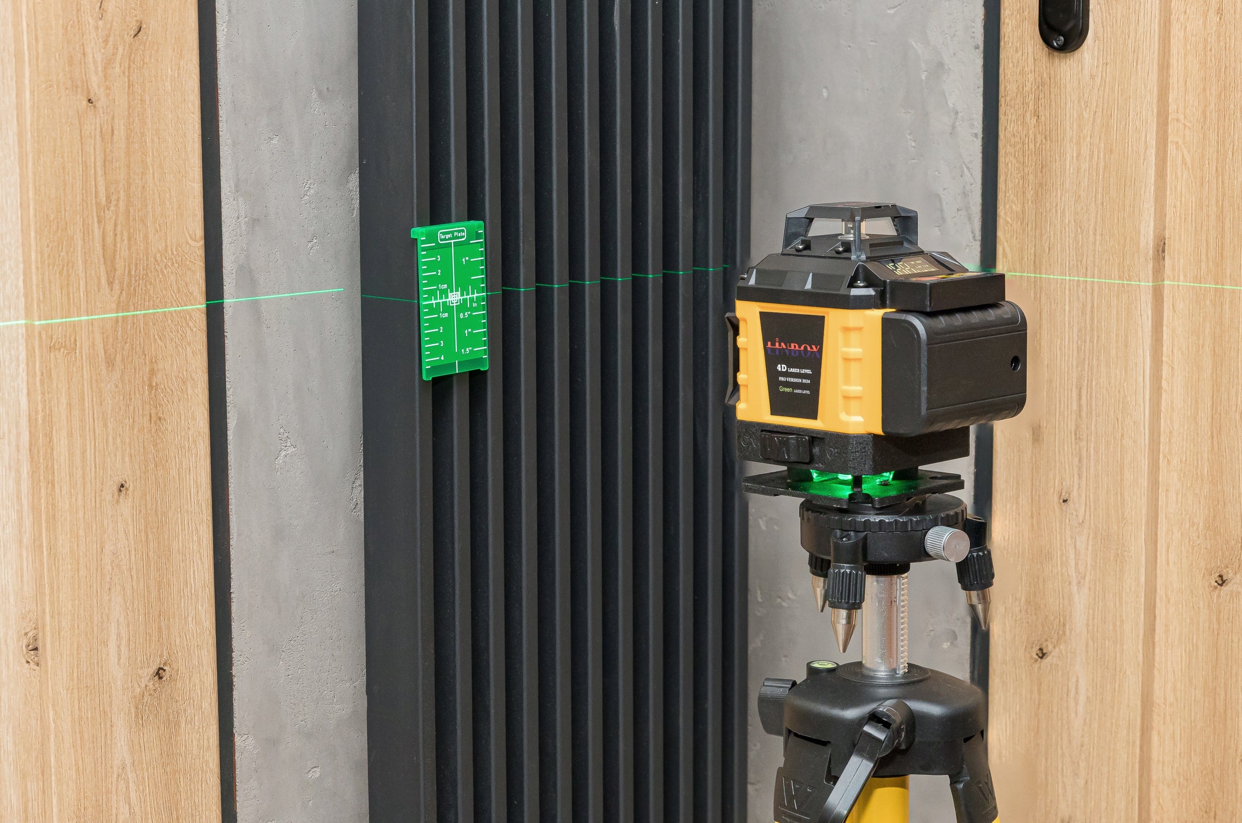 LASER LEVEL LASER 360° PENDULUM LOCK TRIPOD LARGE SUITCASE Batteries included no