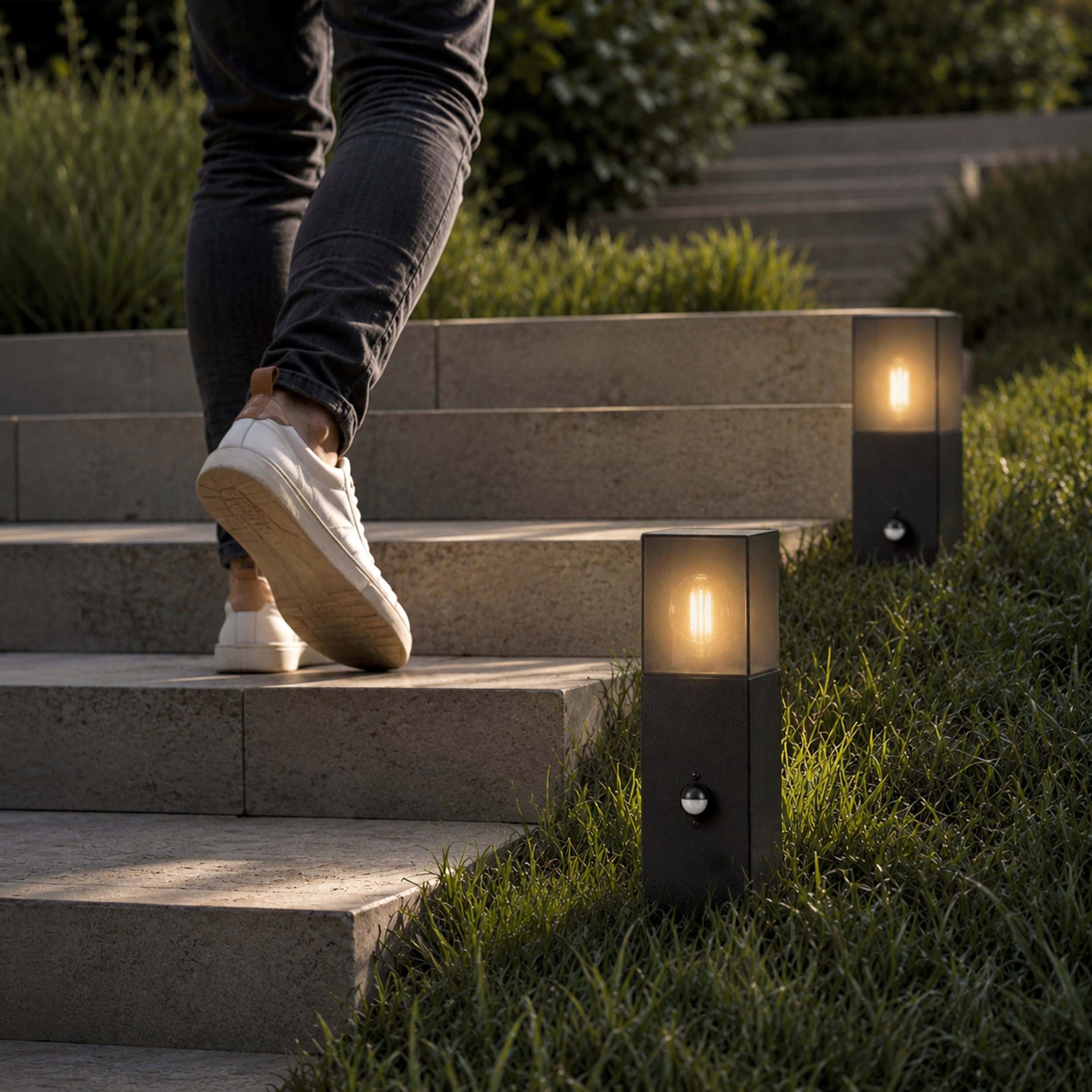 LED Garden Lamp Standing Post 30cm Outdoor Twilight Motion Sensor Power supply mains