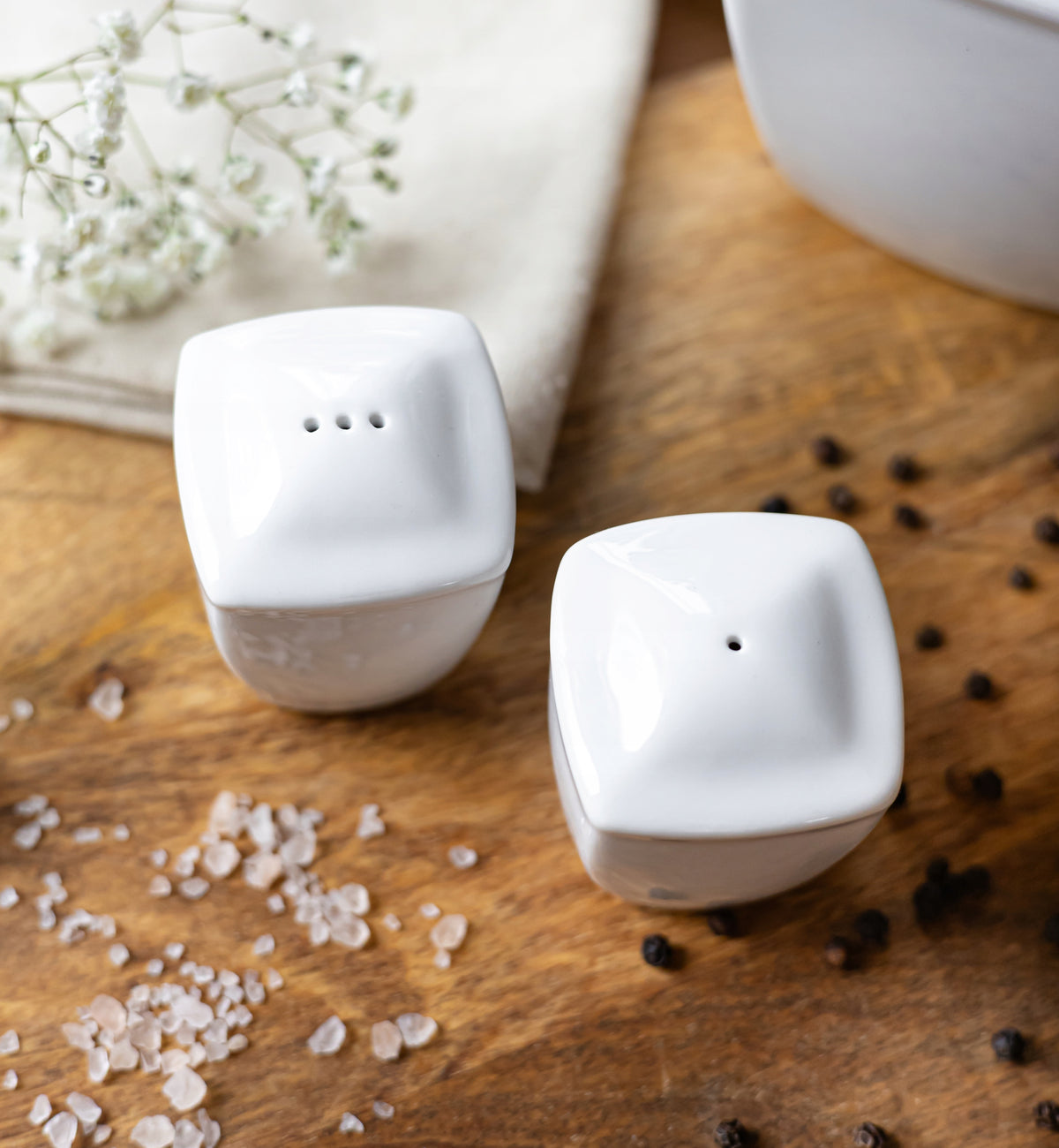 LUBIANA VICTORIA SET SALT SHAKER PEPPER SHAKER 2 EL WHITE Poland PORCELAIN