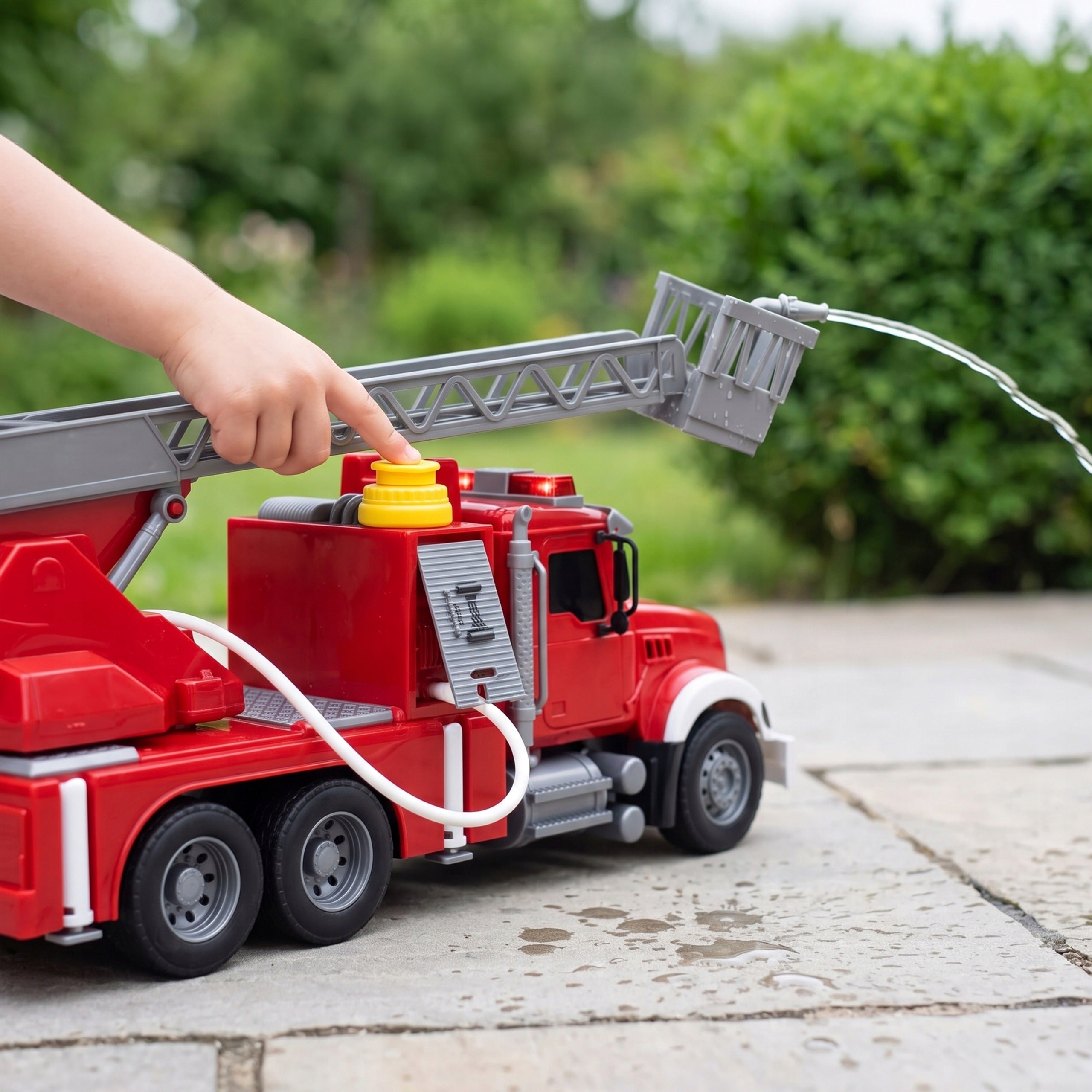 Large Fire Truck SHOOTS Water with Effects Fire Brigade Truck 1:12 Manufacturer code CEL-TT-03