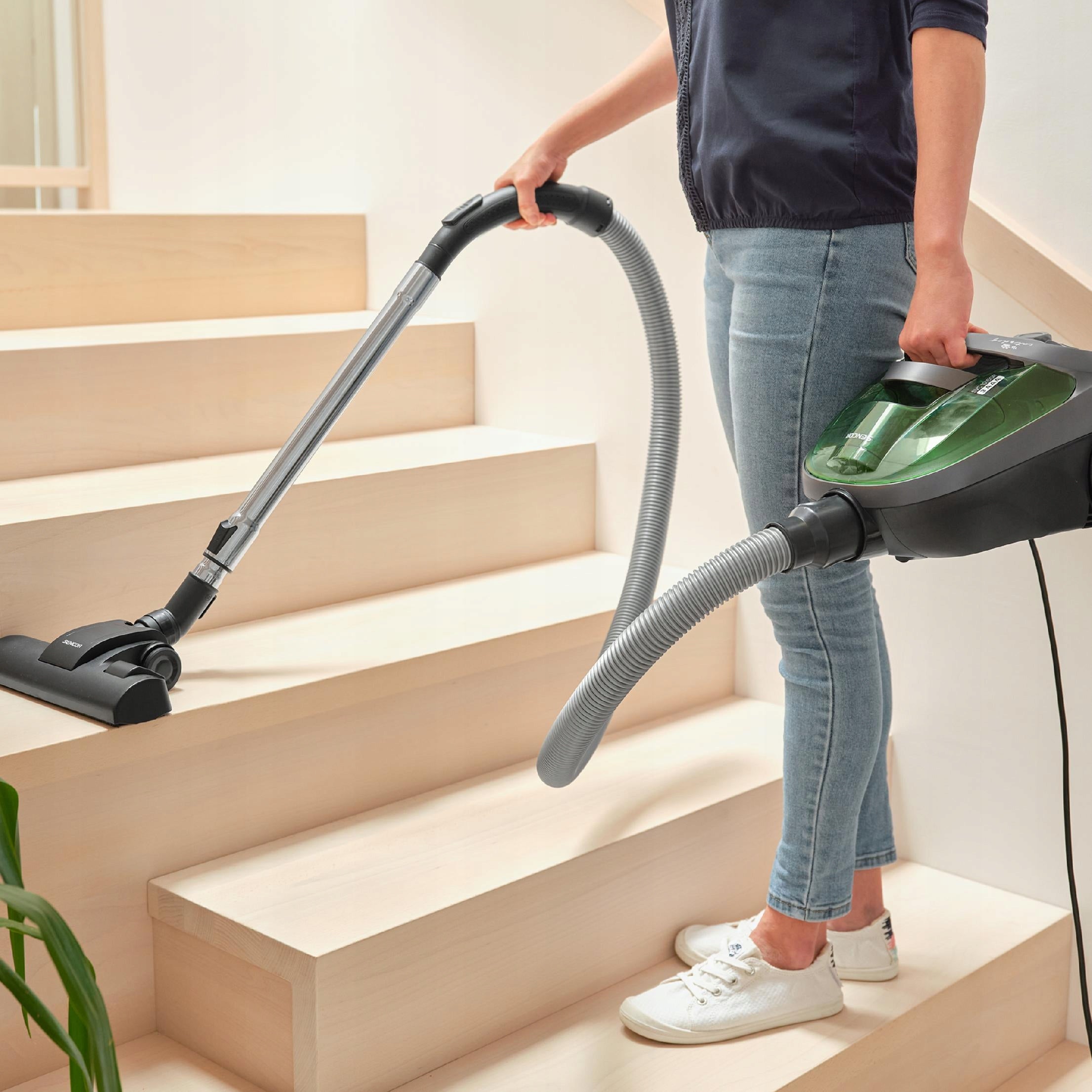 Lekki MOCNY Odkurzacz Bezworkowy Sencor SVC 1016GR Czarny 800W EPA E12 Konstrukcja schowek na akcesoria teleskopowa rura